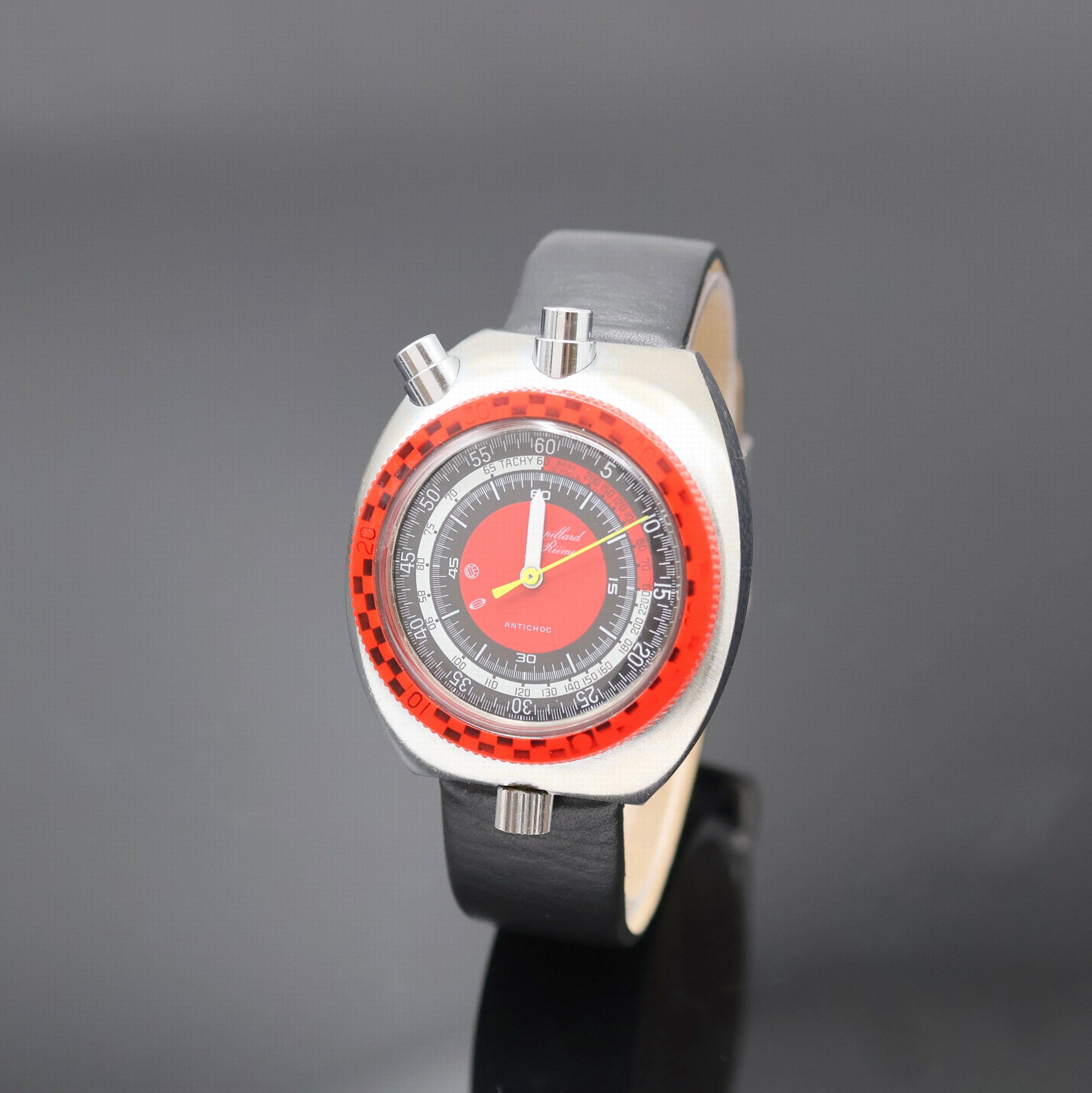 CUPILLARD Rième seltene Armband-Stoppuhr, Schweiz um 1970, Handaufzug, verchr. Geh. m. verschr. Stahlboden, Krone b. 6, Drücker für ...