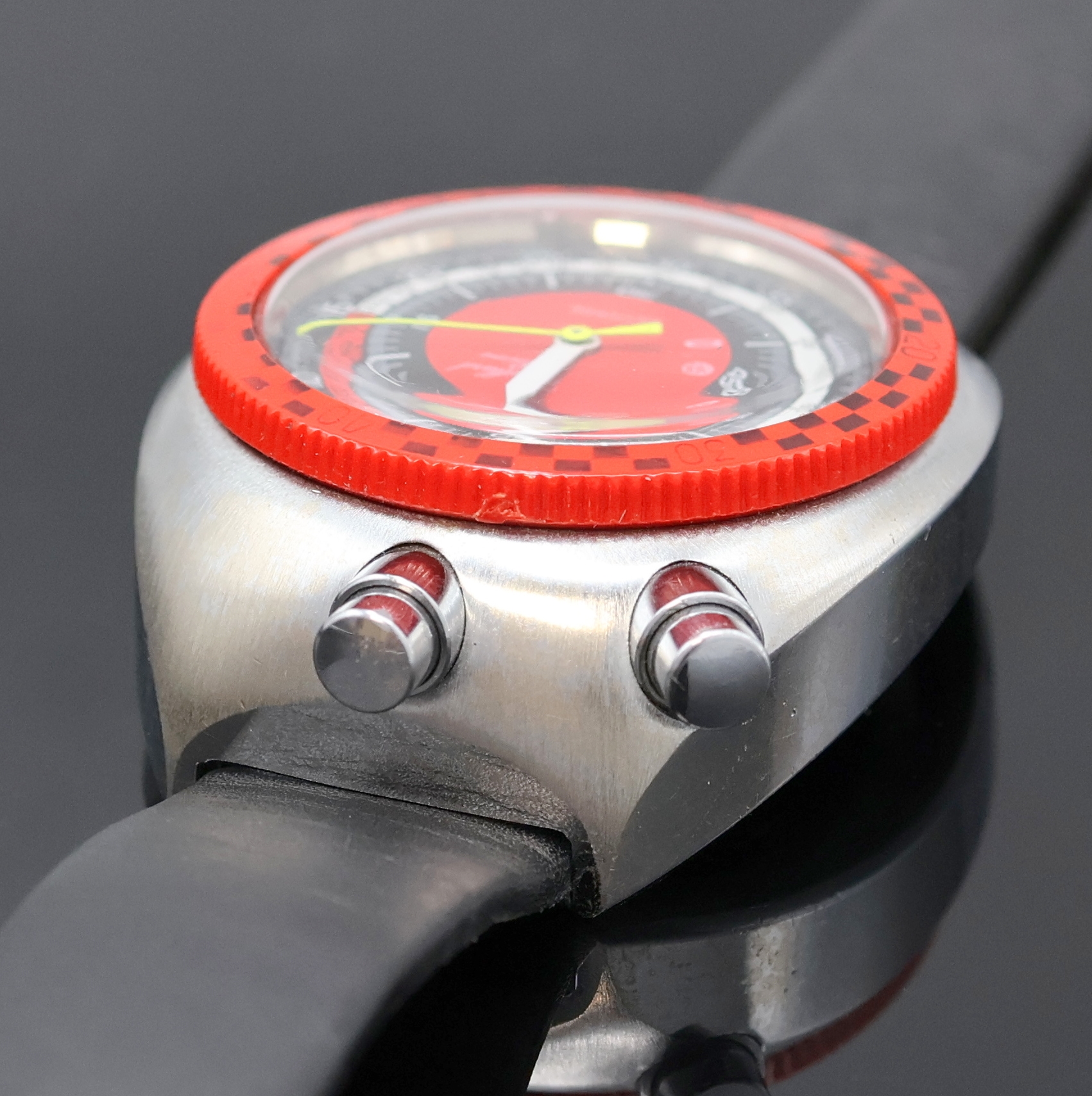 Detail b: CUPILLARD Rième seltene Armband-Stoppuhr, Schweiz um 1970, Handaufzug, verchr. Geh. m. verschr. Stahlboden, Krone b. 6, Drücker für ...