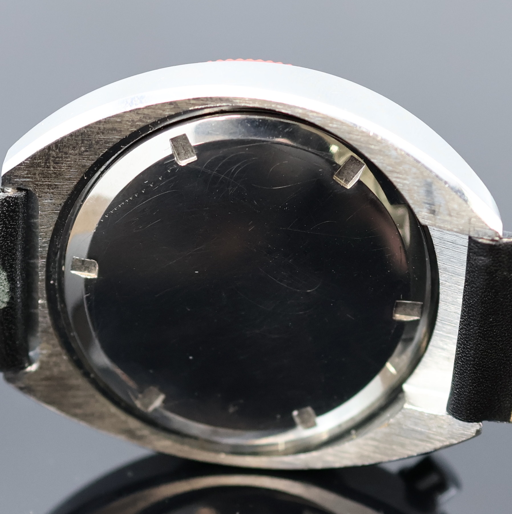 Detail d: CUPILLARD Rième seltene Armband-Stoppuhr, Schweiz um 1970, Handaufzug, verchr. Geh. m. verschr. Stahlboden, Krone b. 6, Drücker für ...