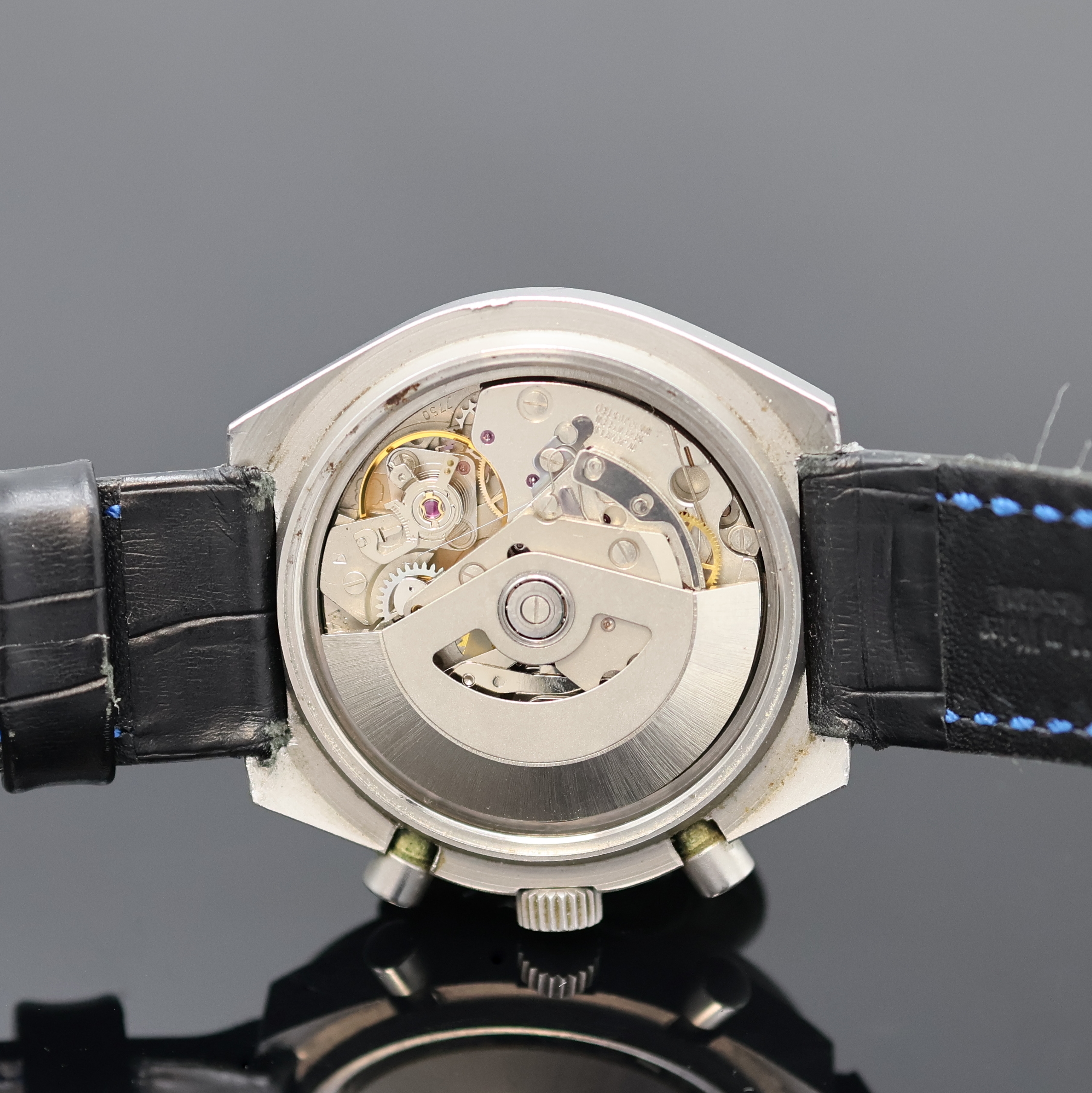 Detail f: Armbandchronograph in mattiertem Stahlgehäuse, Schweiz um 1980, Automatik, 2-tlg. Geh., Boden verschr., schwarz. Zifferbl., Leucht- indizes u. ...