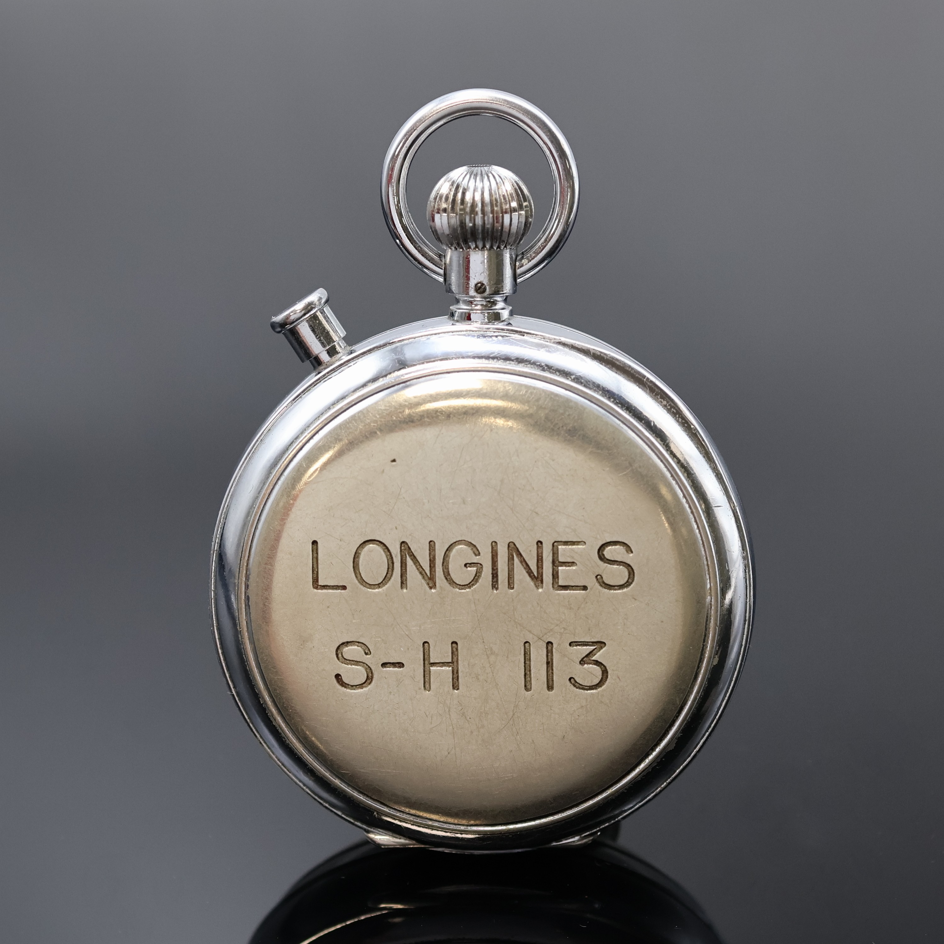 Detail a: LONGINES 1/10-Sekunden Schaltradchronograph,Schweiz 1940er Jahre, Nickelgeh. verchr., Scharnierboden m. Gravur S-H 113, silb. Zifferbl., gebl. ...