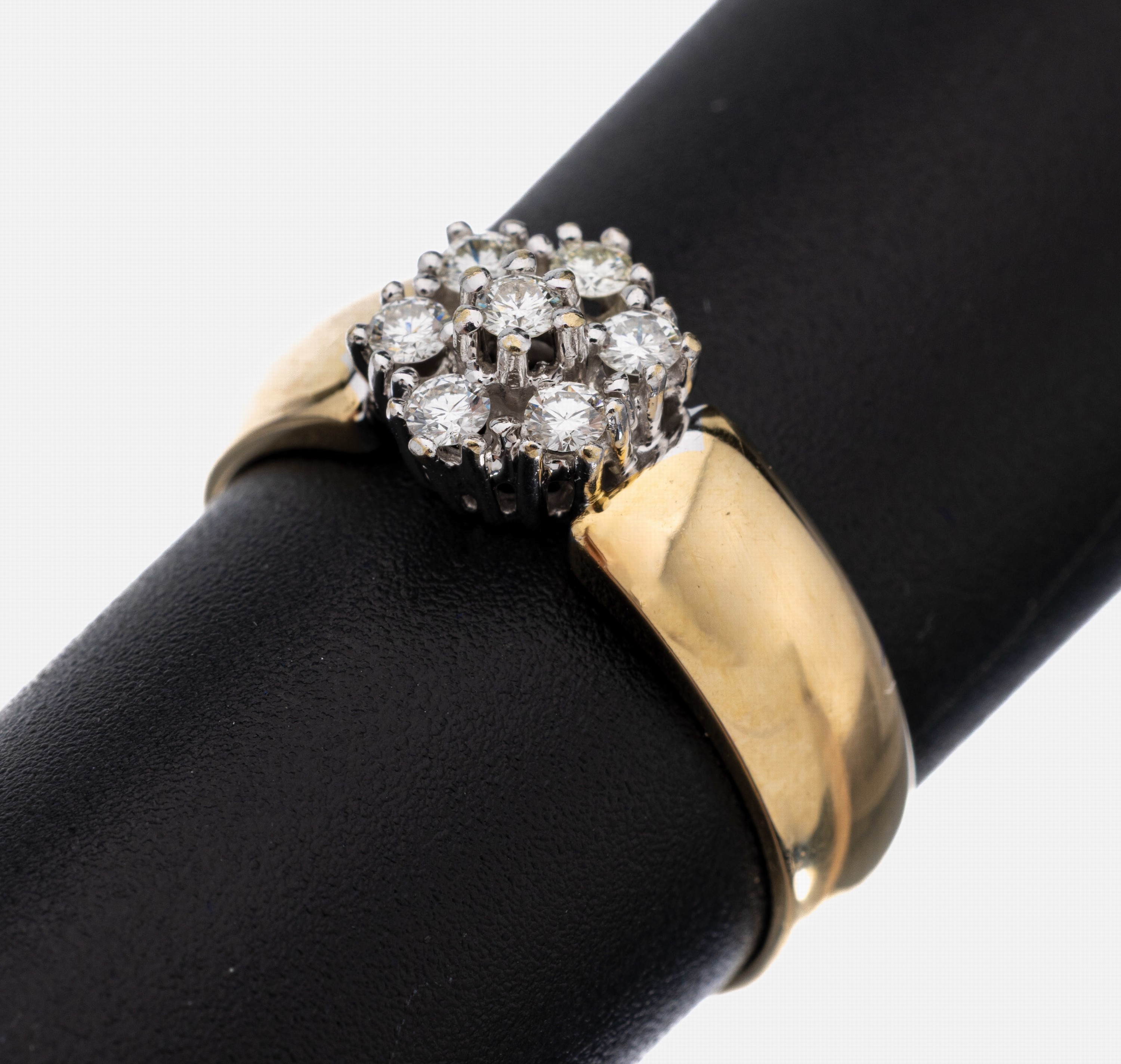 14 kt Gold Brillant-Ring, GG/WG 585/000, 7 Brillanten zus. ca. 0.21 ct Weiß/si, ca. 3.7g, RW 55