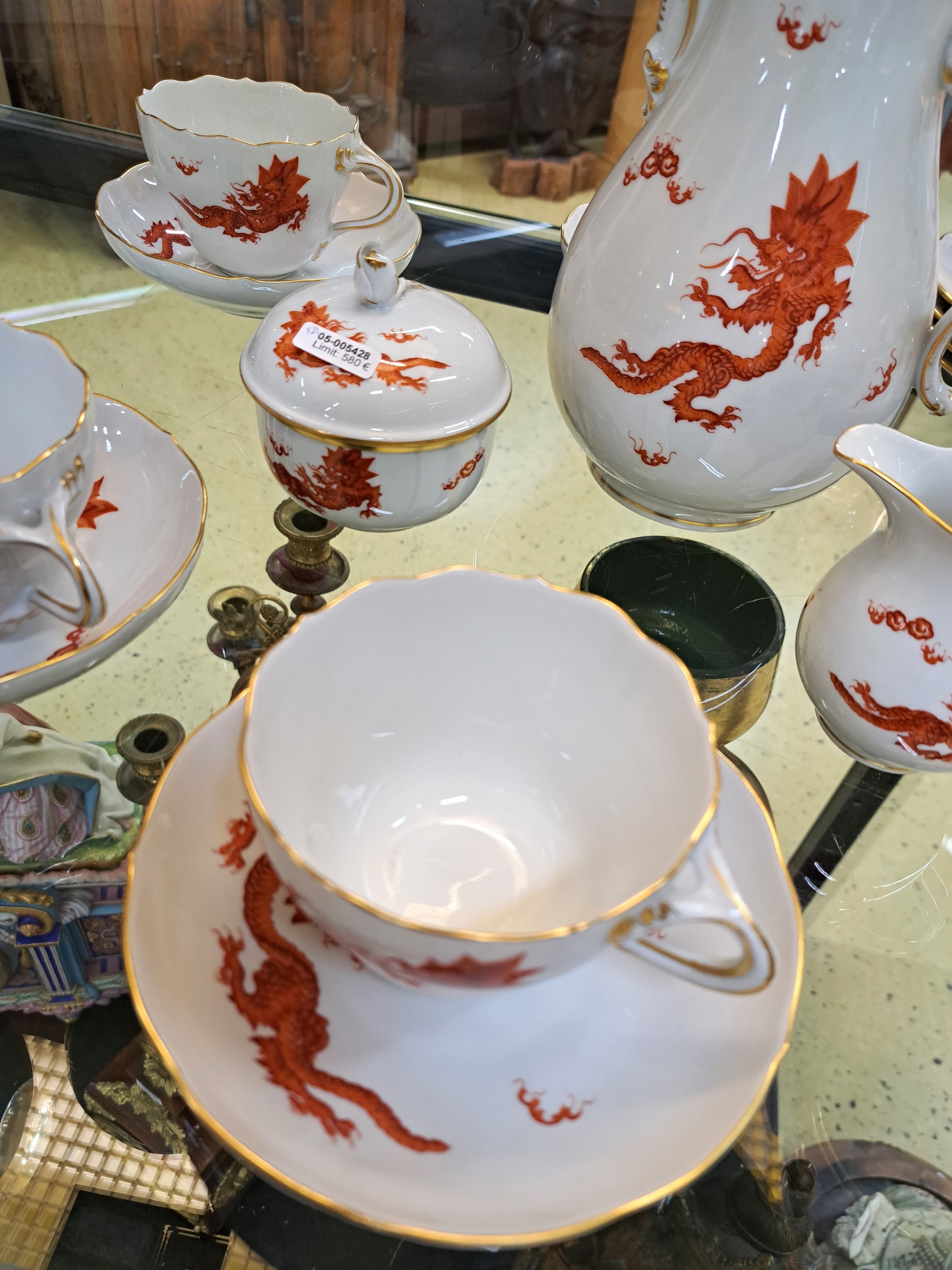 Detail c: Kaffeeservice, Meissen, 60er Jahre, 2. Wahl, Ming-Drache, Form Neuer Ausschnitt, rote Bemalung, Goldrand, komplett für 6 Personen, Kaffeekanne, ...
