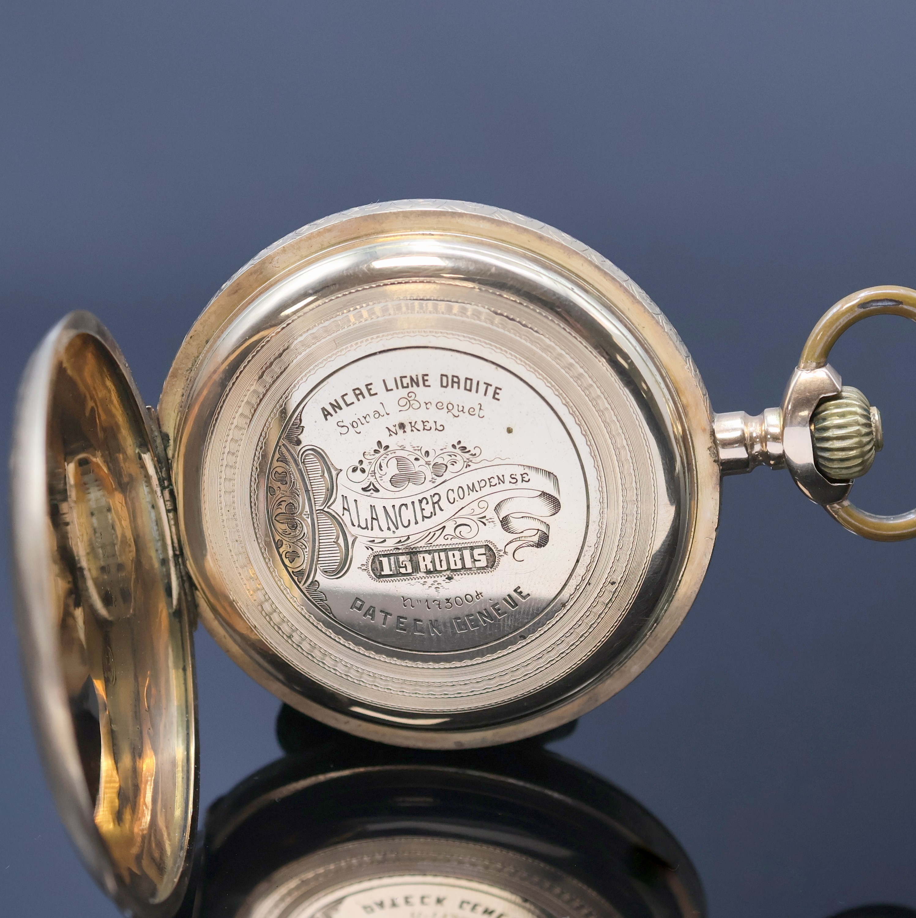 Detail e: PATECK Herrensavonette in GG 585/000, Schweiz um 1900, 3-Deckel Goldgeh. dell., Sprung- sowie Rückdeckel floral grav., Monogrammspiegel, ...