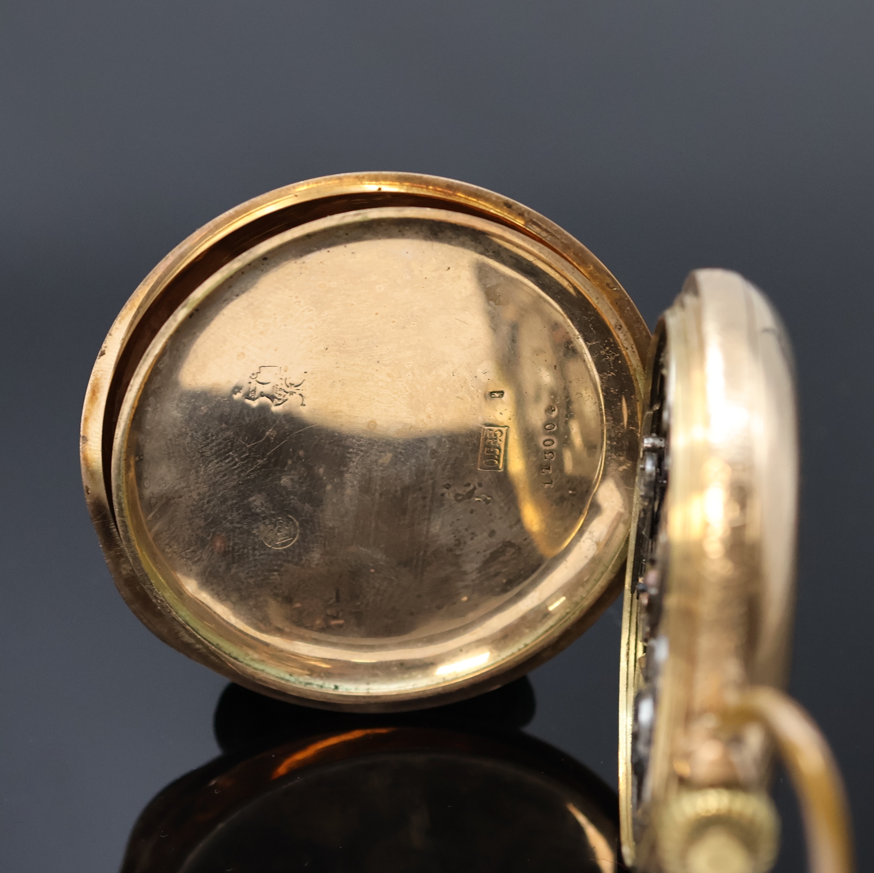 Detail f: PATECK Herrensavonette in GG 585/000, Schweiz um 1900, 3-Deckel Goldgeh. dell., Sprung- sowie Rückdeckel floral grav., Monogrammspiegel, ...