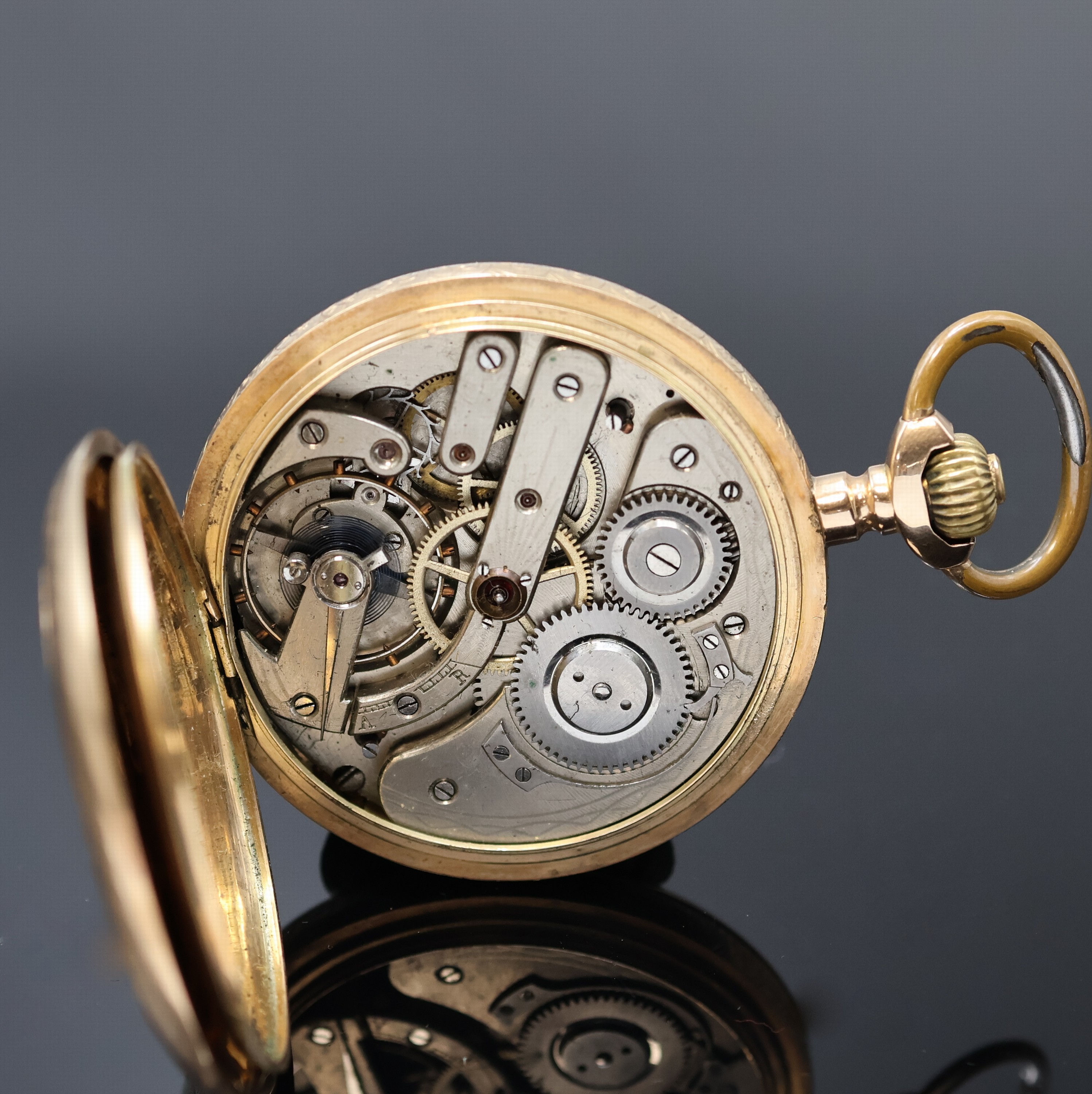 Detail g: PATECK Herrensavonette in GG 585/000, Schweiz um 1900, 3-Deckel Goldgeh. dell., Sprung- sowie Rückdeckel floral grav., Monogrammspiegel, ...