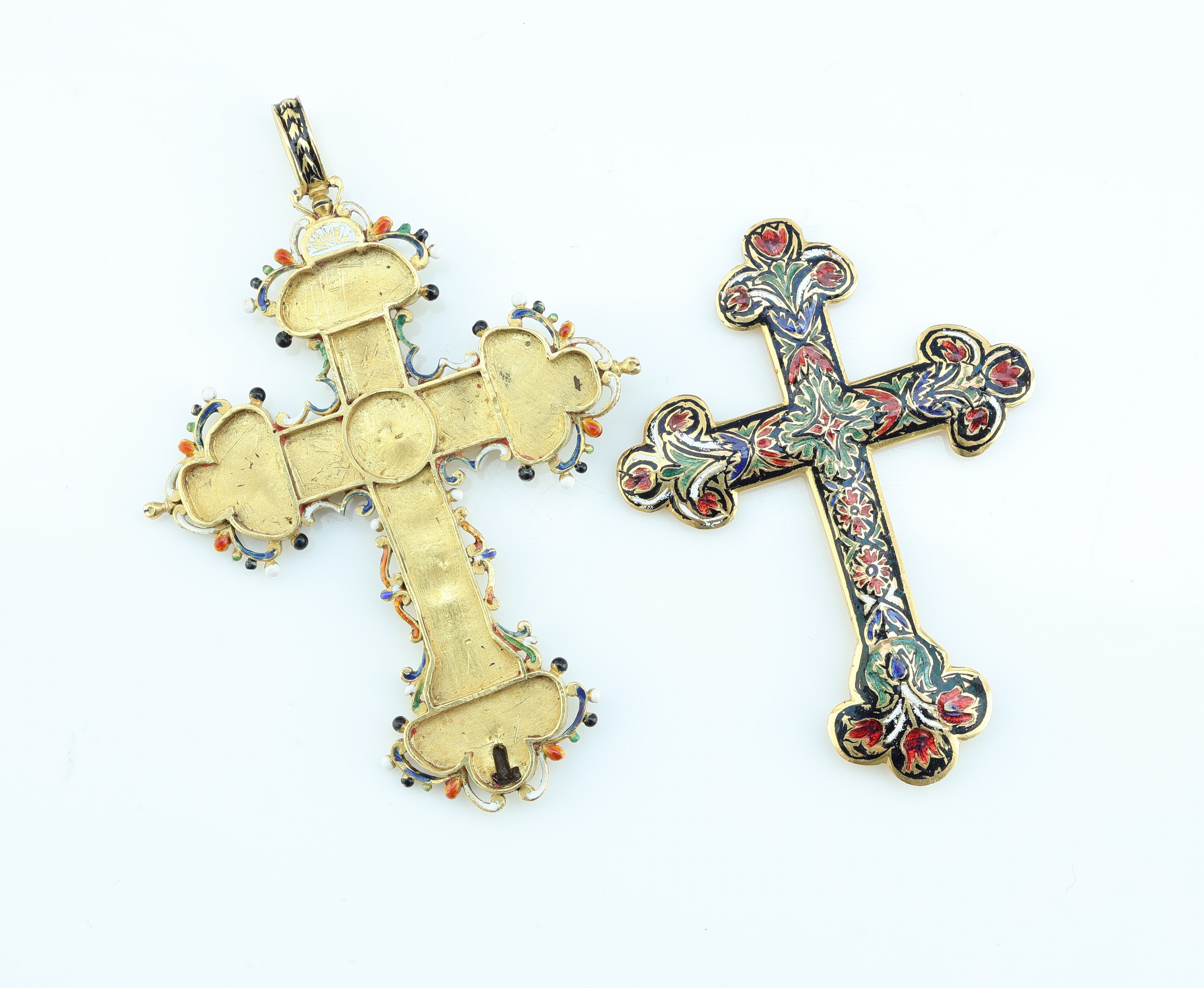 Detail c: 18 kt Gold Diamant-Kreuzanhänger mit Email, um 1830/40, GG 750/000, 19 Diamant- Rosen/Altschliff-Phantasie zus. ca. 12.30 ct ...