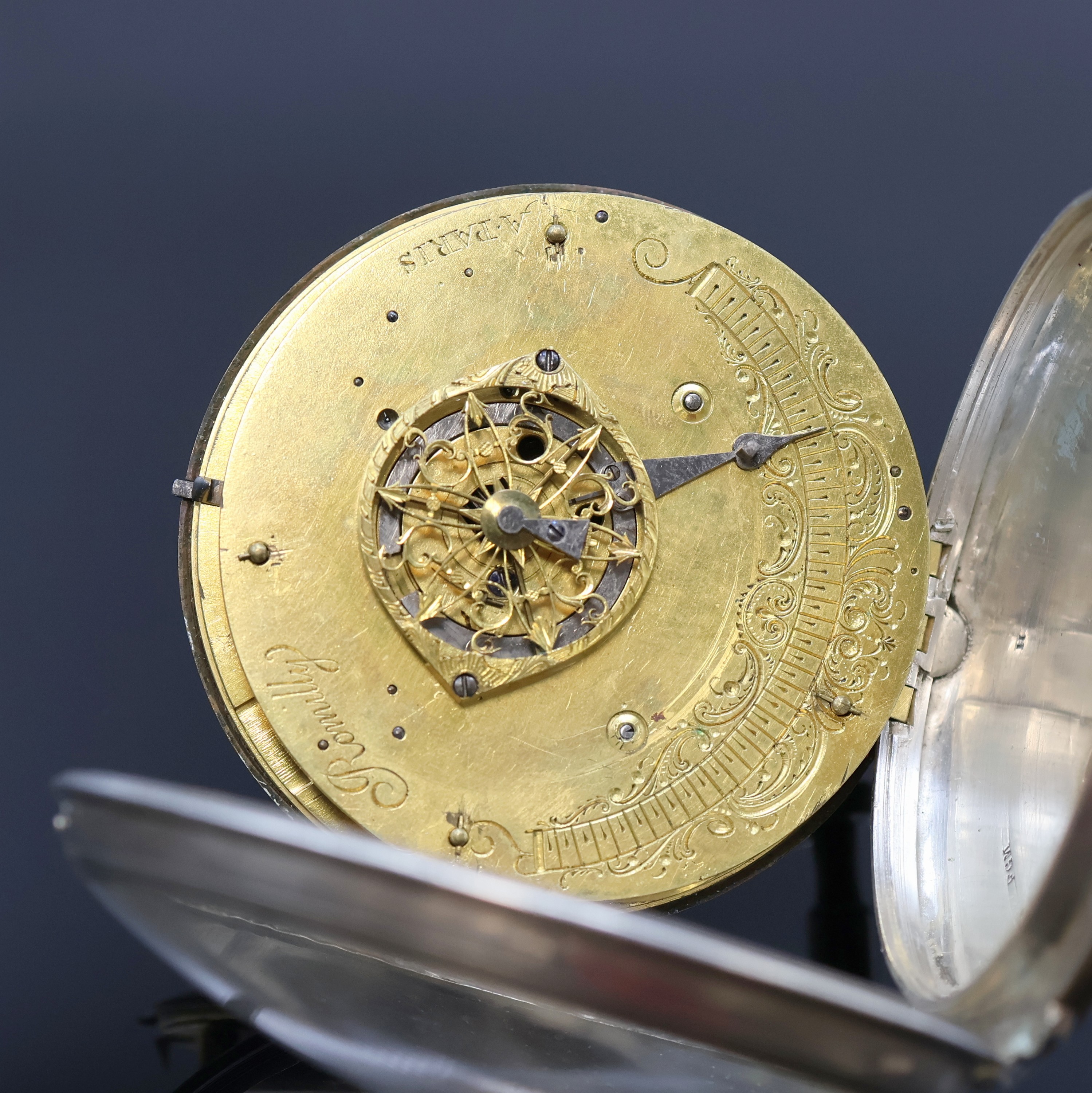Detail d: ROMILLY a Paris seltene übergroße (79 mm) Spindeltaschenuhr mit Datum in Silber, Frankreich um 1800, Schlüsselaufzug, glattes Geh. m. ...