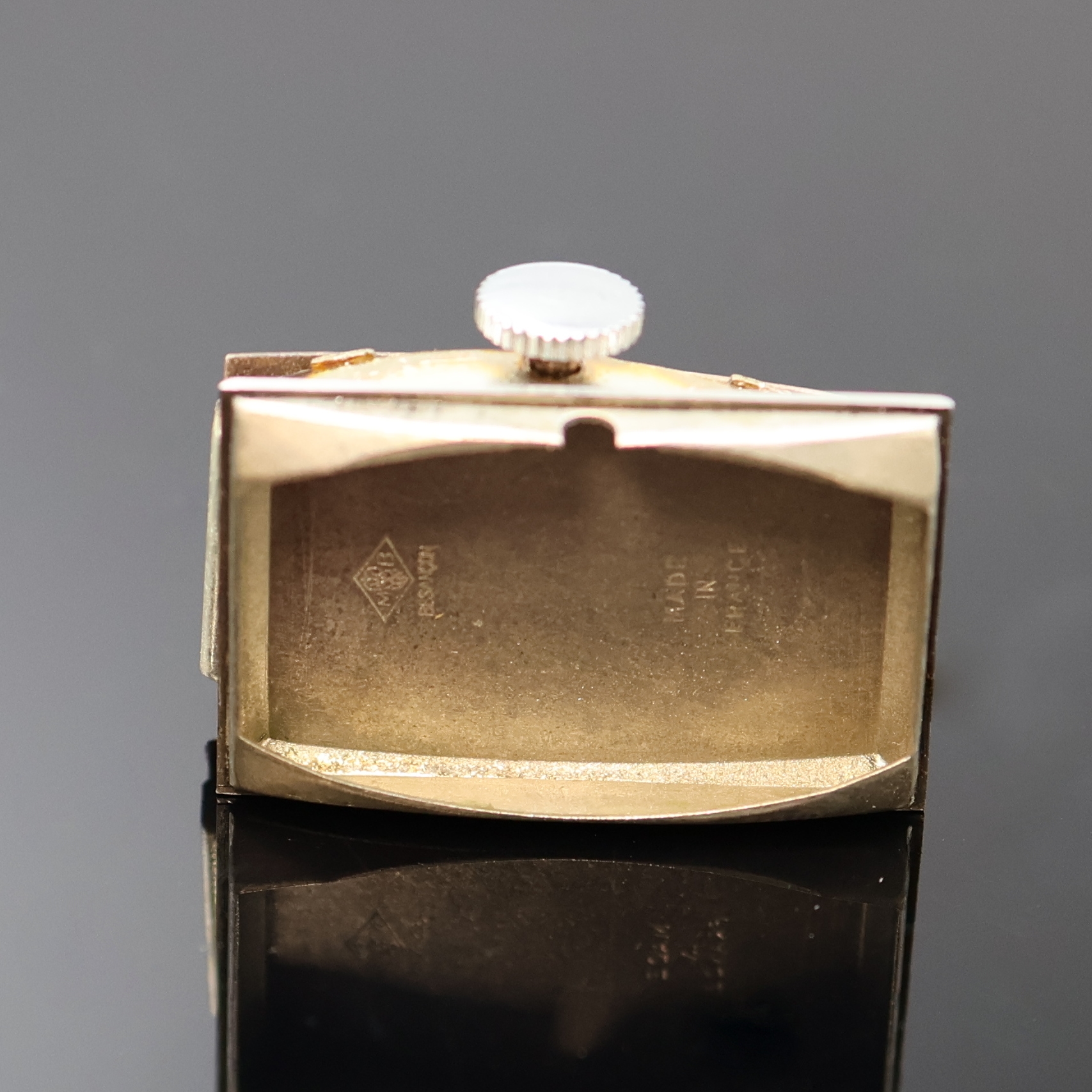 Detail g: LIP T.18 - 2 rechteckige Armbanduhren aus Lagerbestand um 1940, Frankreich, Handaufzug, verchr. Geh. m. aufgedr. Stahlböden, silb. ...