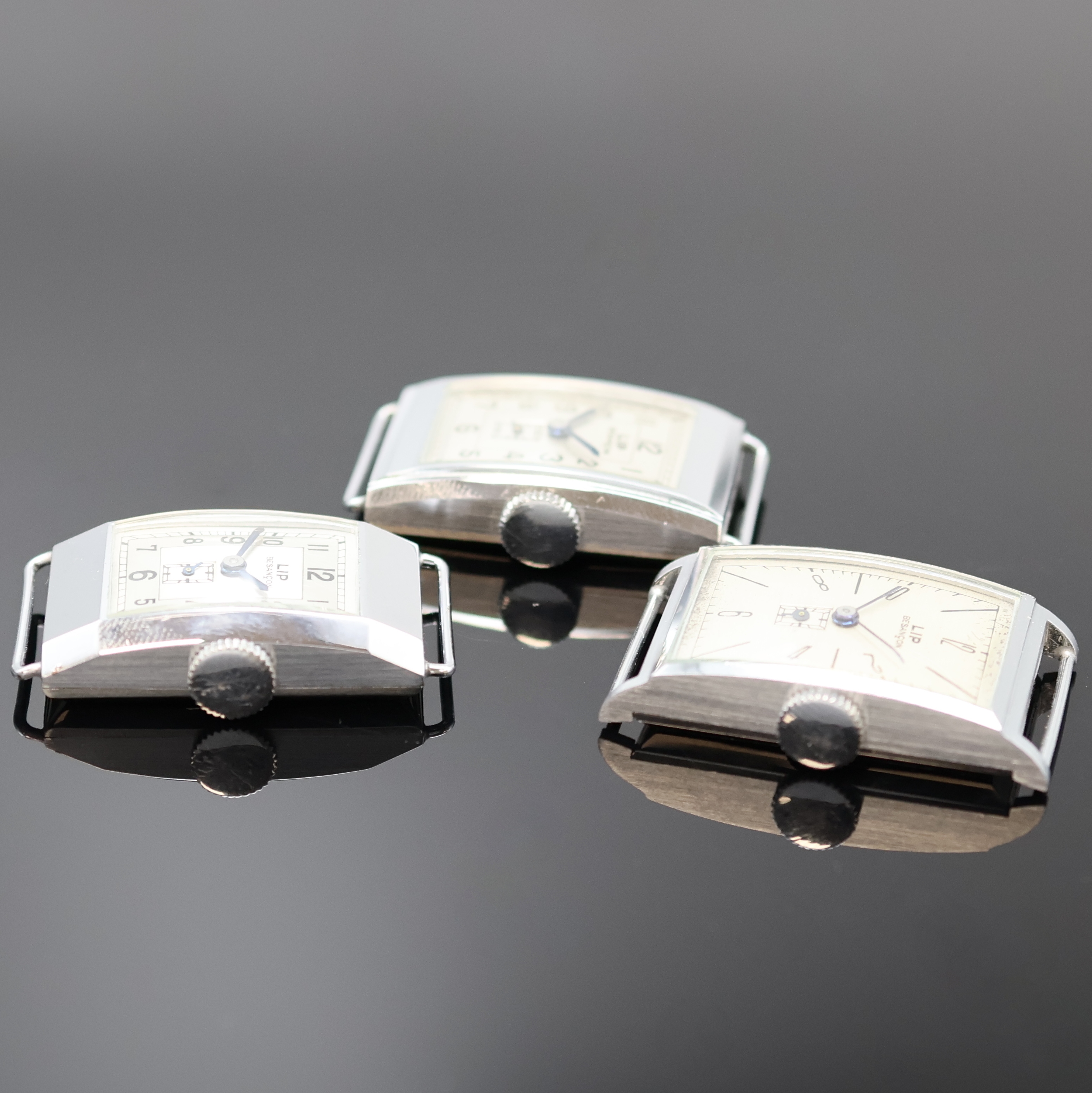 Detail d: LIP T.18 - 3 rechteckige Armbanduhren aus Lagerbestand um 1940, Frankreich, Handaufzug, Nickelgeh. m. aufgedr. Stahlböden, silb. Art-Deco ...