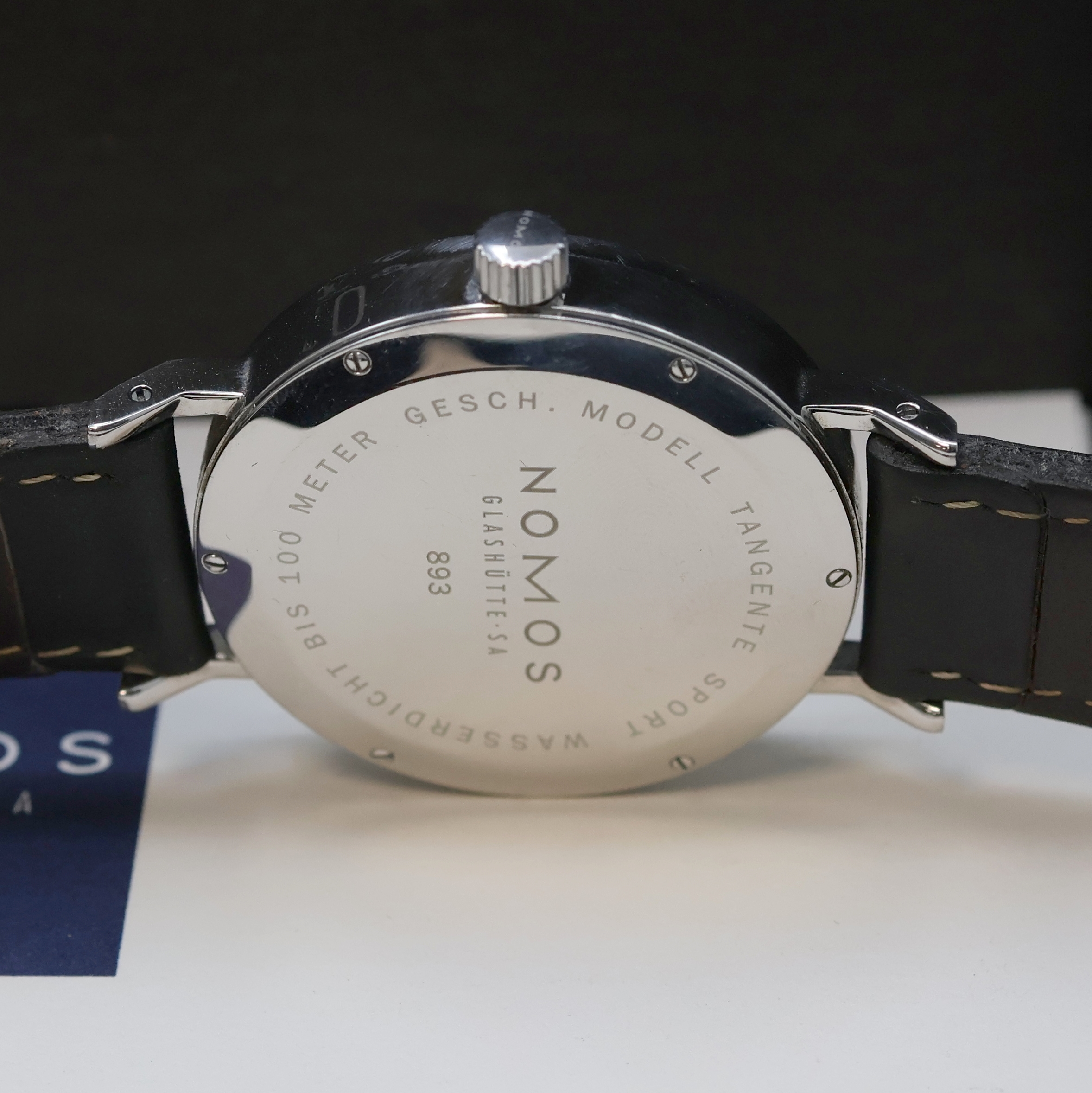 Detail d: NOMOS Tangente Sport Herrenarmbanduhr in Stahl mit Box und Papier, Deutschland lt. orig. Papier verkauft 2001, Handaufzug, 6-fach verschr. Geh., ...