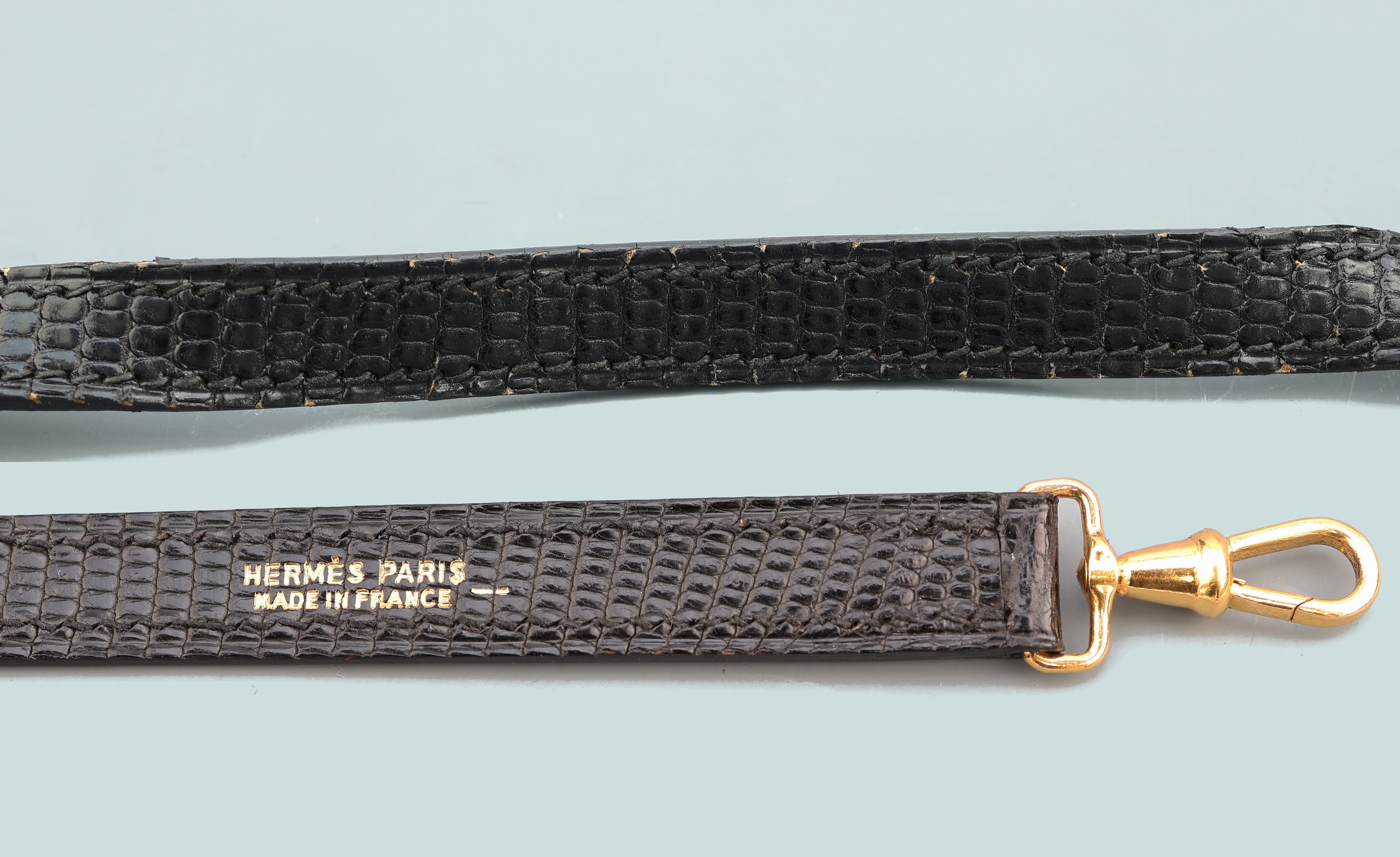Detail e: HERMES Mini Kelly 20, "Salvator Lizard Salier", Eidechse, shiny black, von 1994, Monturen vergoldet, orig. Schulterriemen, innen rotes ...