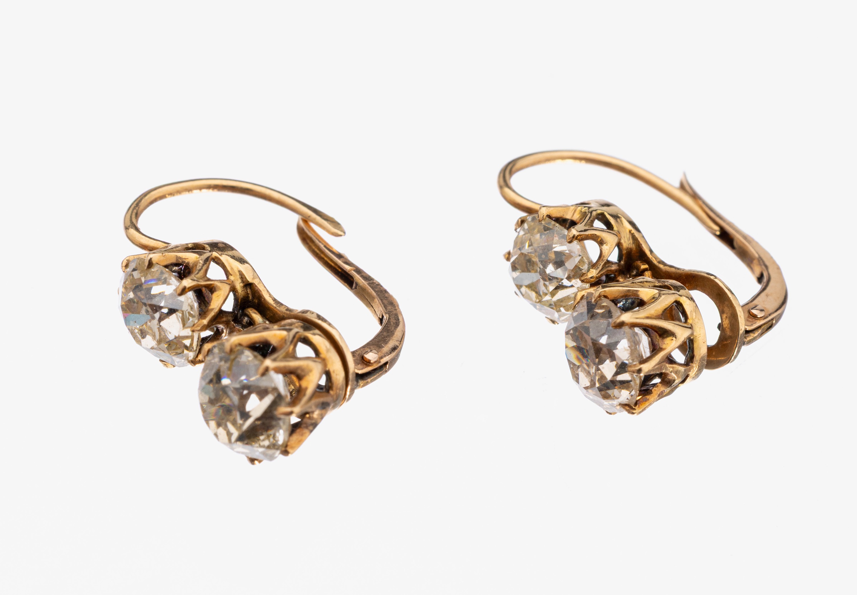 Detail a: Paar 18 kt Gold Diamant-Ohrhänger, um 1860-80, RG 750/000 gepr., feine zarte Ausführung, 4Altschliffdiamanten, 2 bewegl. gefasst, zus. ca. 2.60 ct ...