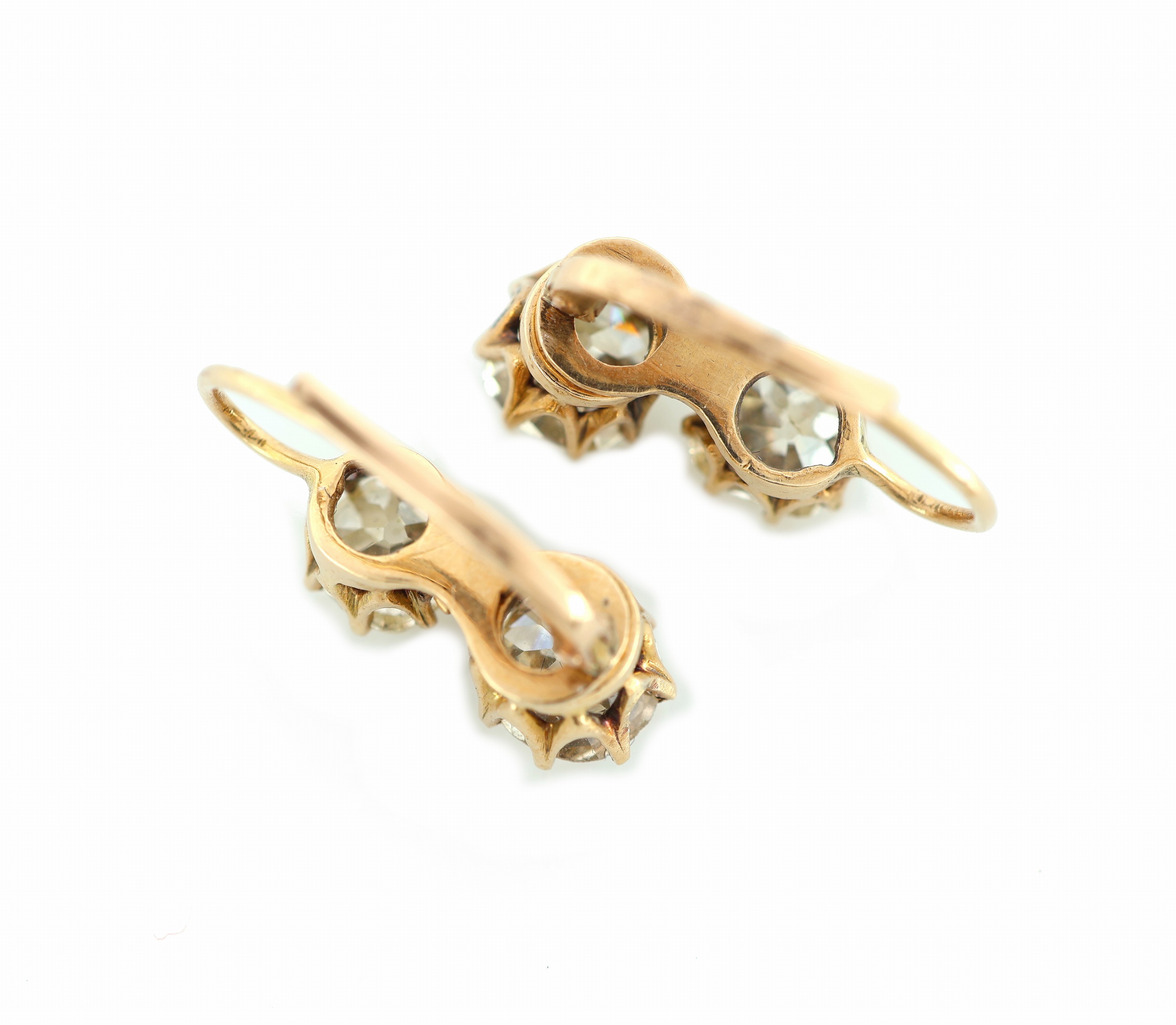 Detail b: Paar 18 kt Gold Diamant-Ohrhänger, um 1860-80, RG 750/000 gepr., feine zarte Ausführung, 4Altschliffdiamanten, 2 bewegl. gefasst, zus. ca. 2.60 ct ...