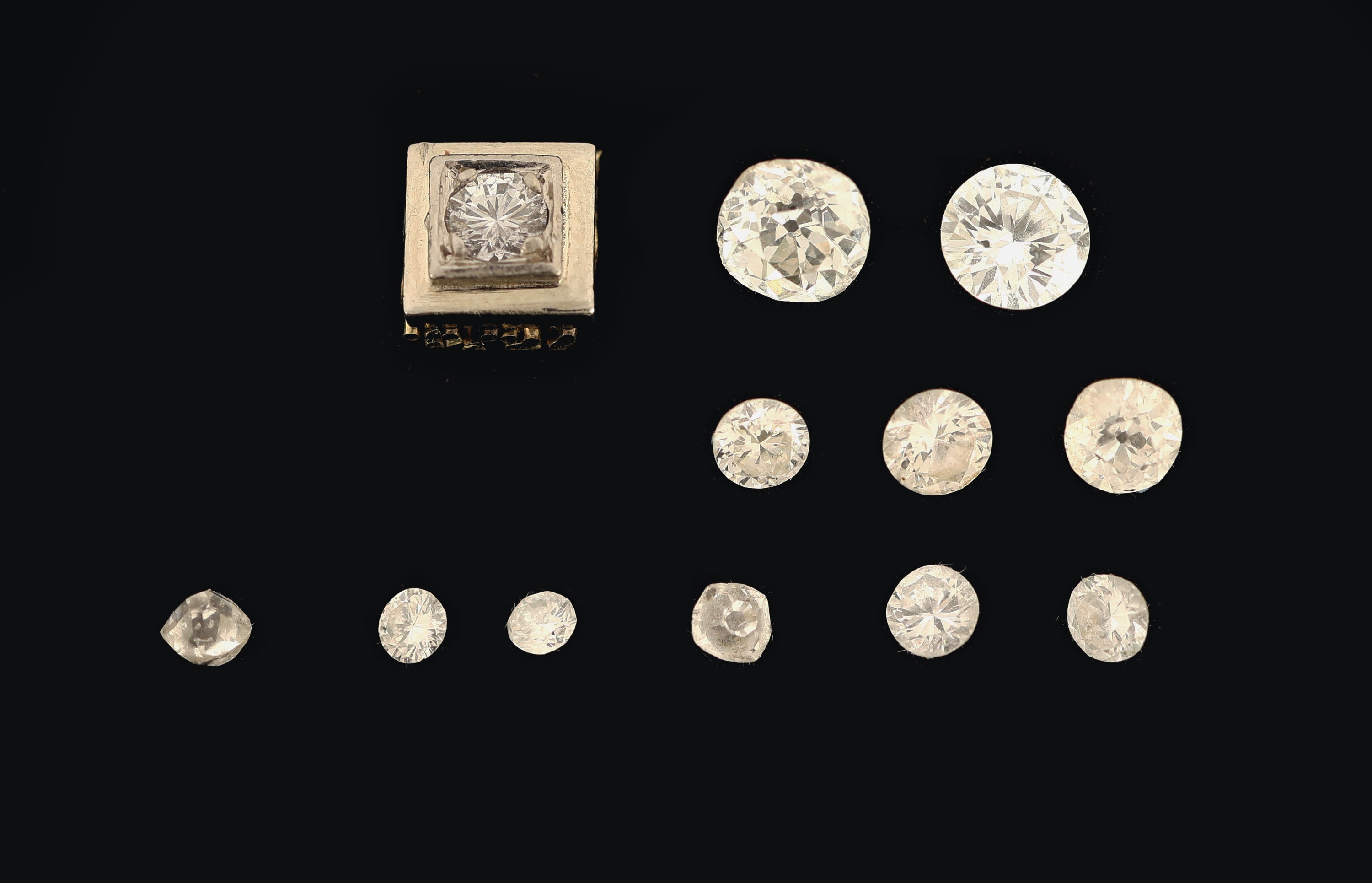 Lot 11 lose Diamanten, zus. ca. 1.47 ct Weiß-get.Weiß/p1, Brillanten und Altschliffdiamanten, Ausfassware, dazu 1 Brillant in Fassung GG/WG 585/000 ...