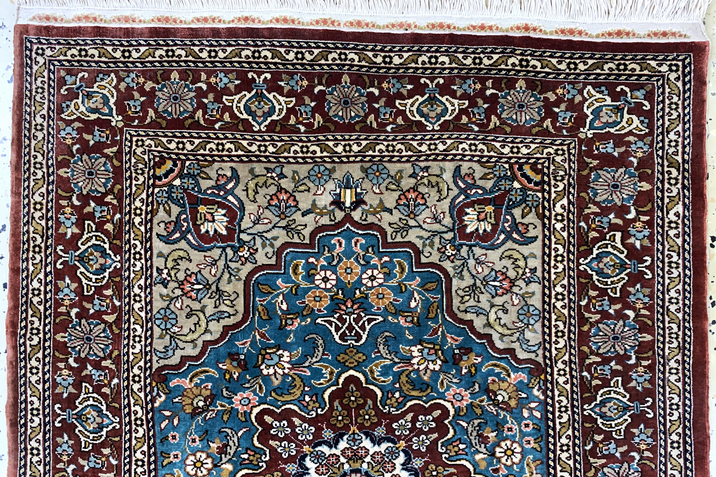 Detail a: Hereke Seide fein Türkei, signiert"Özipek",Ende 20.Jhd, reine Naturseide, ca. 90 x 66 cm,EHZ: 2(restauriert).