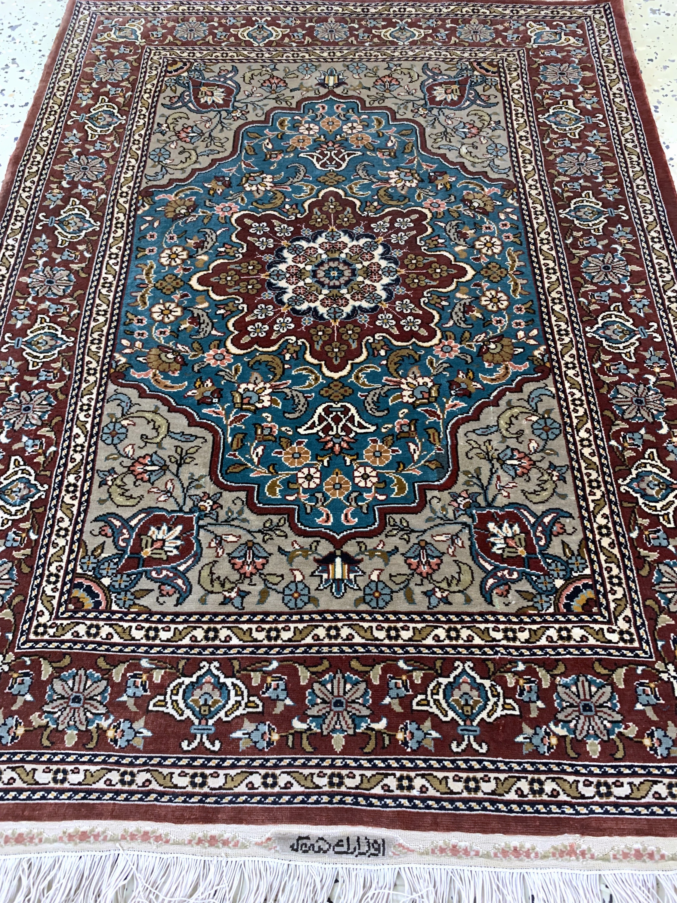 Detail c: Hereke Seide fein Türkei, signiert"Özipek",Ende 20.Jhd, reine Naturseide, ca. 90 x 66 cm,EHZ: 2(restauriert).