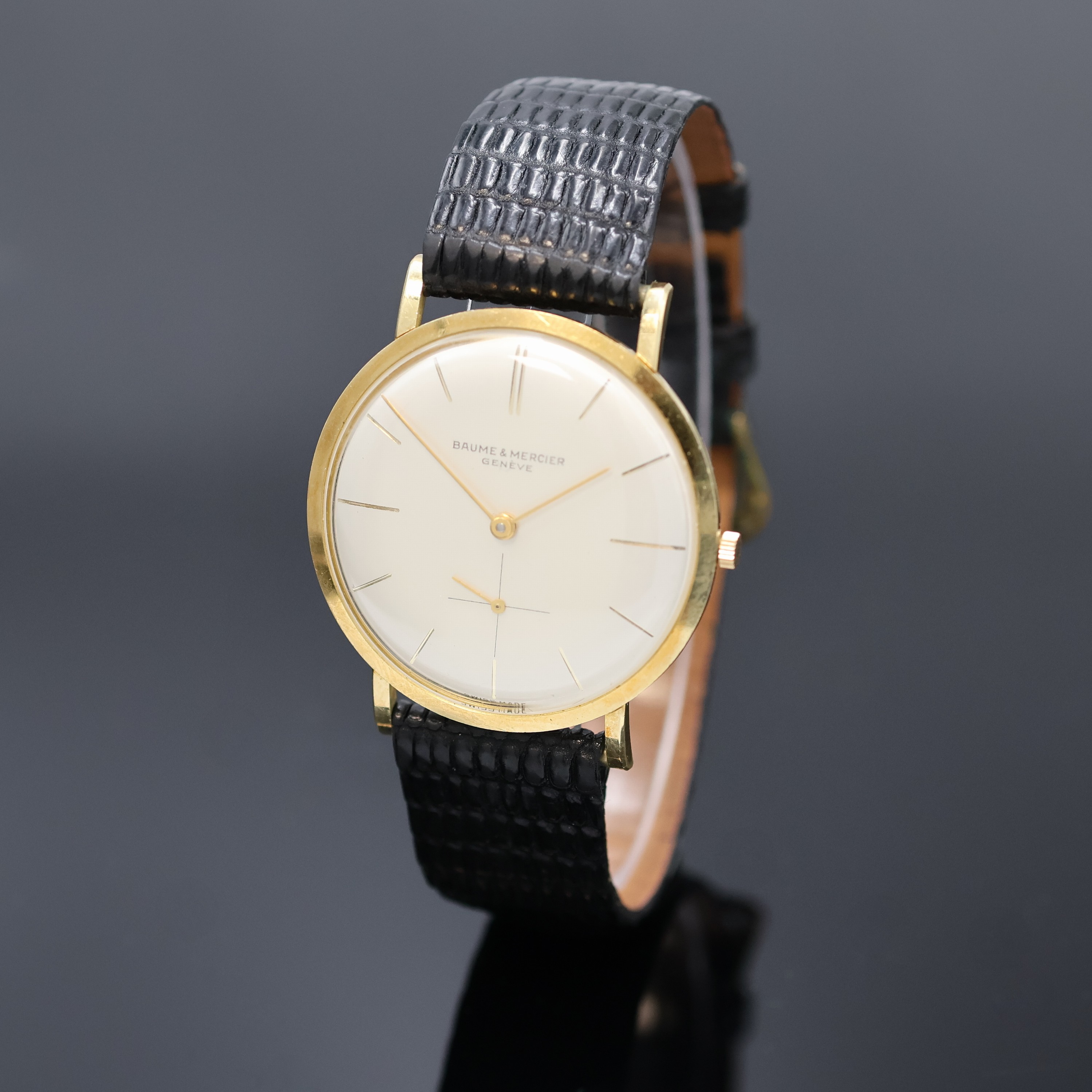 BAUME & MERCIER Armbanduhr in GG 750/000, Schweiz um 1965, Handaufzug, Boden u. Glasrand gedr., silb. Zifferbl. m. gold. Std.-Ind. u. Zeigern, kl. ...
