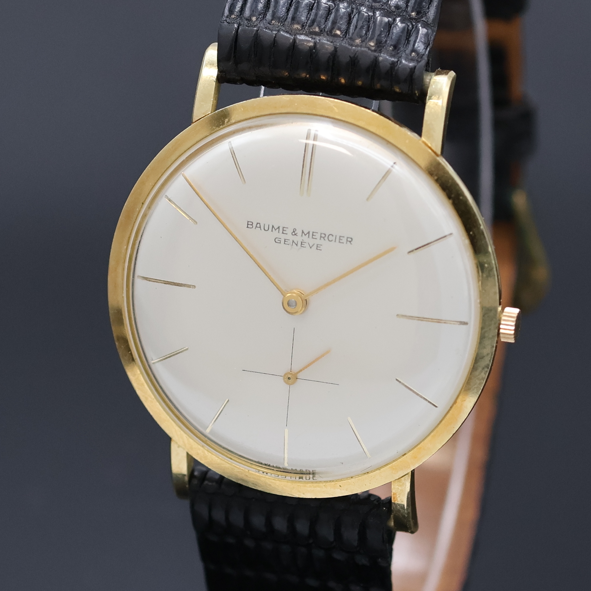 Detail a: BAUME & MERCIER Armbanduhr in GG 750/000, Schweiz um 1965, Handaufzug, Boden u. Glasrand gedr., silb. Zifferbl. m. gold. Std.-Ind. u. Zeigern, kl. ...