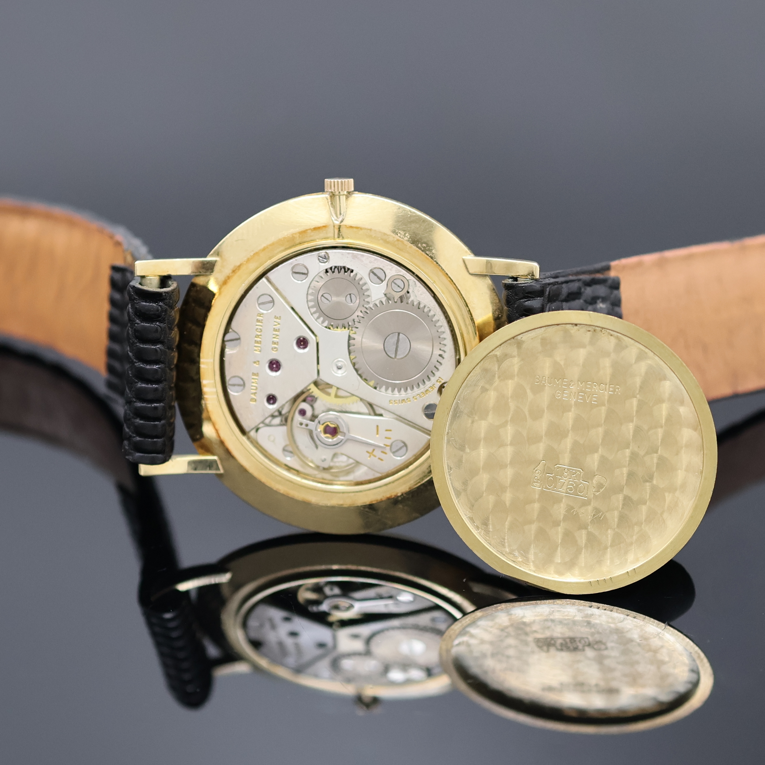 Detail d: BAUME & MERCIER Armbanduhr in GG 750/000, Schweiz um 1965, Handaufzug, Boden u. Glasrand gedr., silb. Zifferbl. m. gold. Std.-Ind. u. Zeigern, kl. ...