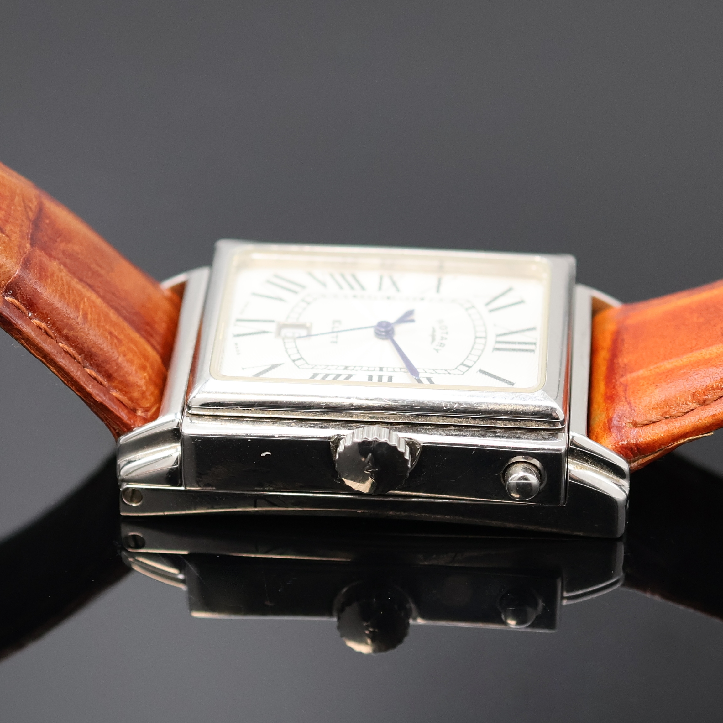 Detail d: ROTARY Herrenarmbanduhr Serie Elite Referenz 10830 mit 2 Zifferblättern, Schweiz um 2005, quarz, ausklappbares Wendegeh. in Stahl inkl. orig. ...