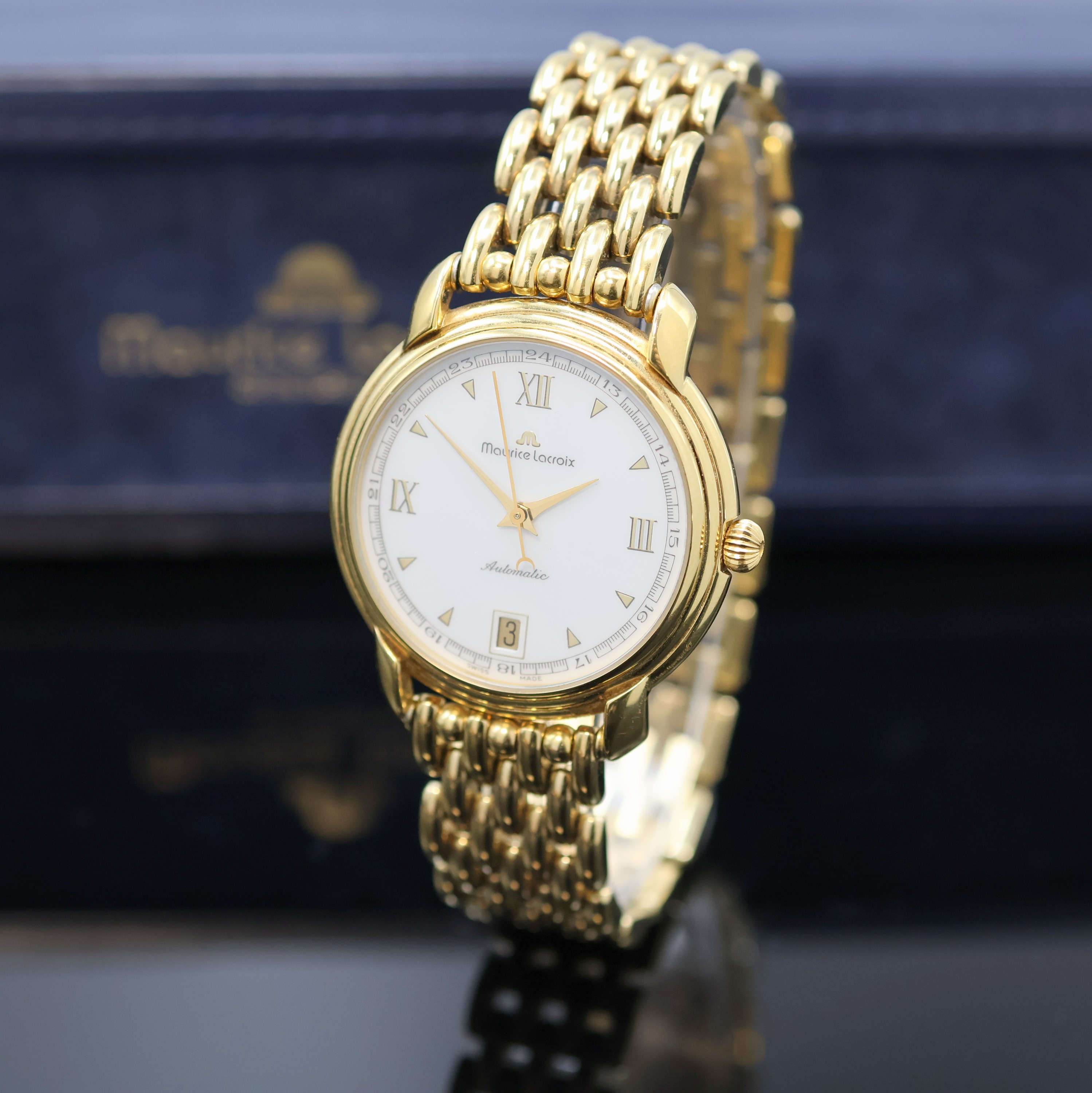 MAURICE LACROIX Les Classique vergoldete Herrenarmbanduhr Referenz 23293, Schweiz um 1995, Automatik, orig. Gliederband, weißes Zifferbl. m. gold. ...