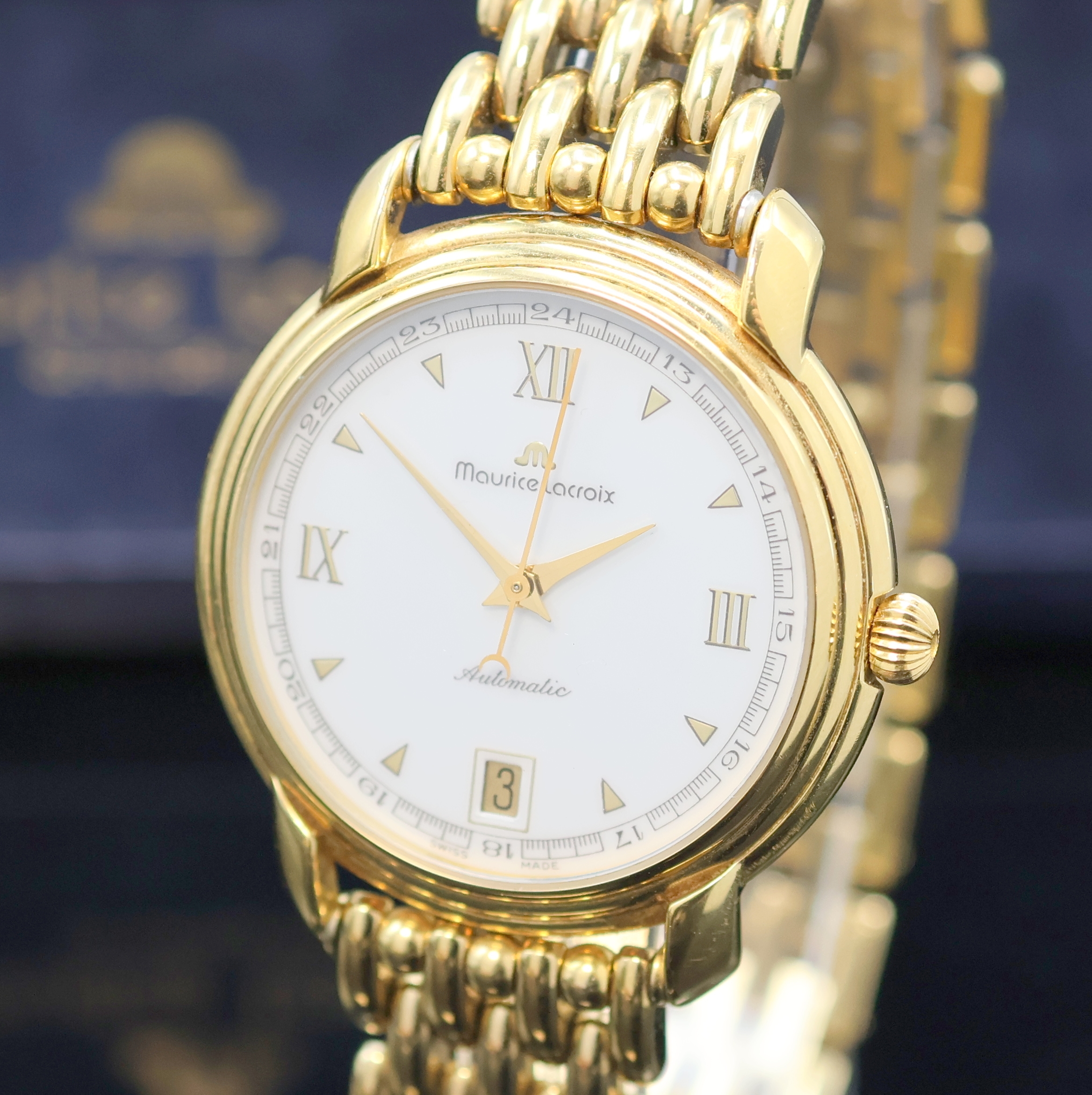 Detail a: MAURICE LACROIX Les Classique vergoldete Herrenarmbanduhr Referenz 23293, Schweiz um 1995, Automatik, orig. Gliederband, weißes Zifferbl. m. gold. ...