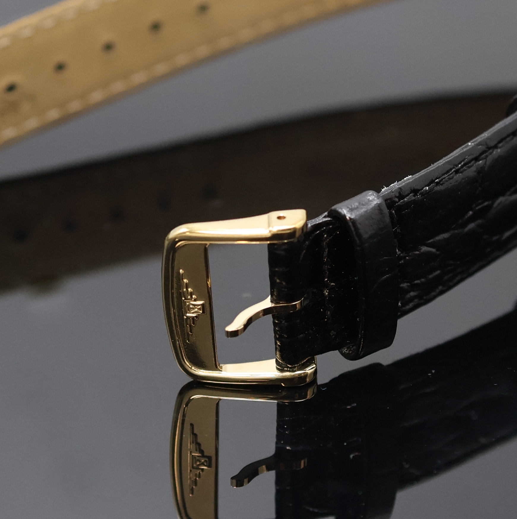 Detail b: LONGINES Armbanduhr in GG 750/000, quarz, Schweiz um 2000, 2-teil. Geh., Boden aufgedr., gold. Zifferbl. m. aufges. Indizes, Anz. v. Std., Min., ...