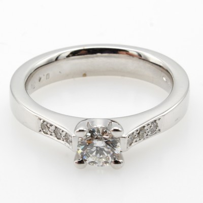 Image Ring mit Brillanten, WG 750/000, Mittelsteinca. 0.43 ct u. Besatzbrill. zus. ca. 0.09 ct ...