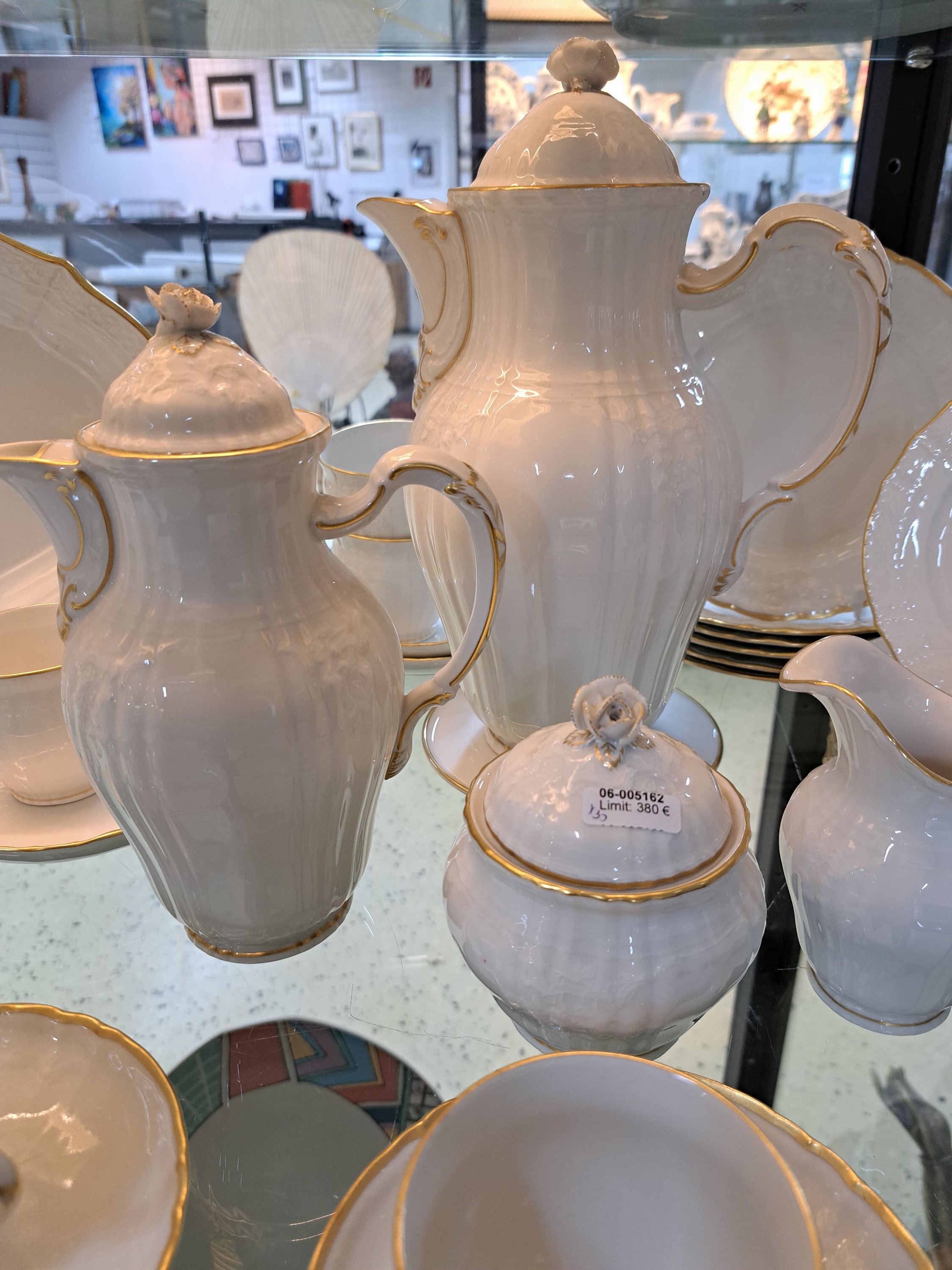 Detail c: Kaffeeservice, KPM Berlin, Rocaille, 20. Jh., weiß, gr. und kl. Kaffeekanne, 6 Tassen mit Untertassen, 6 Dessertteller, Milchkanne, Zuckerdose, ...