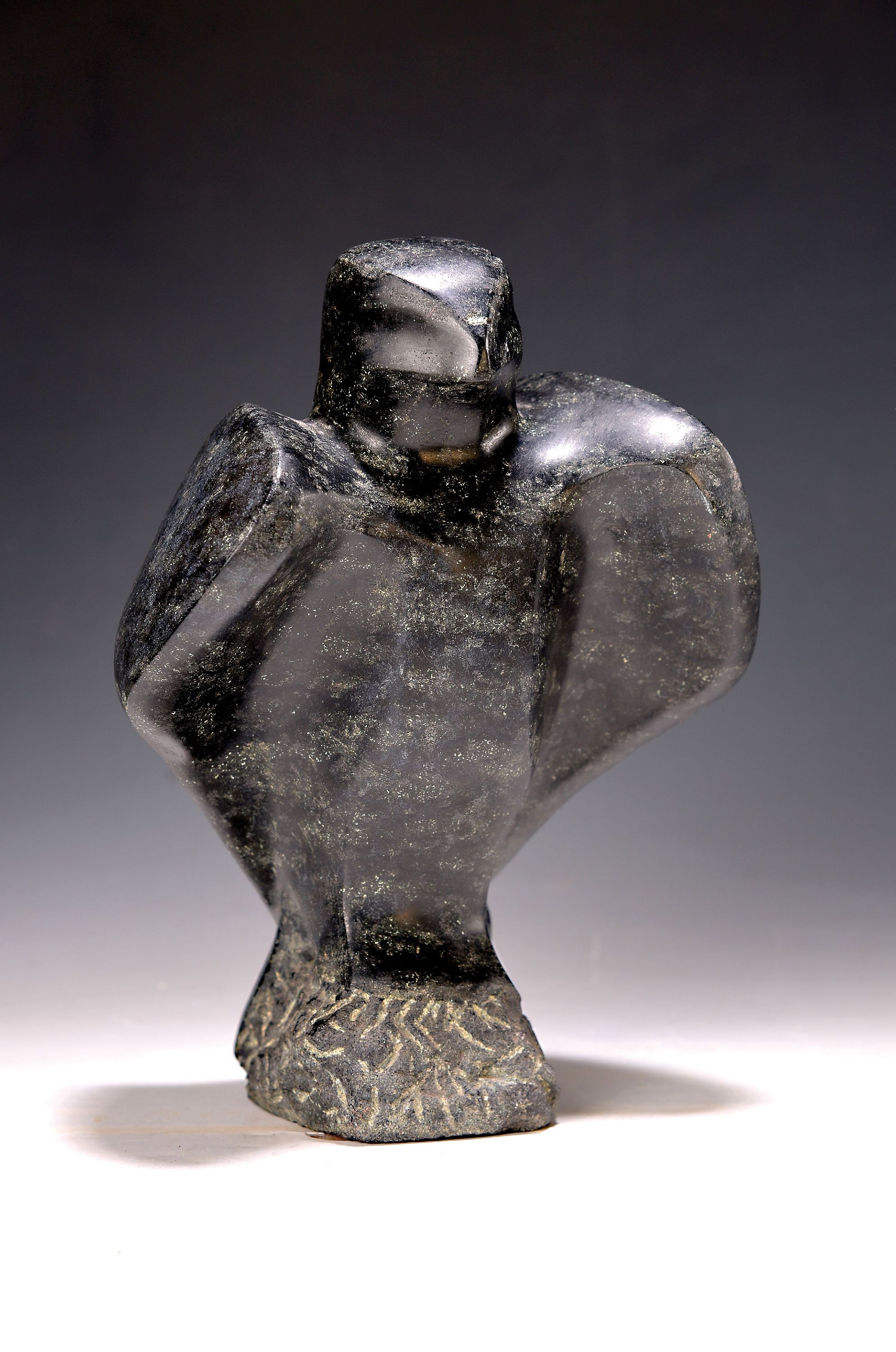 Detail k: Theo Röhrig, 1940-2022, Vogel, Serpentin geschnitten, H. ca. 25cm
