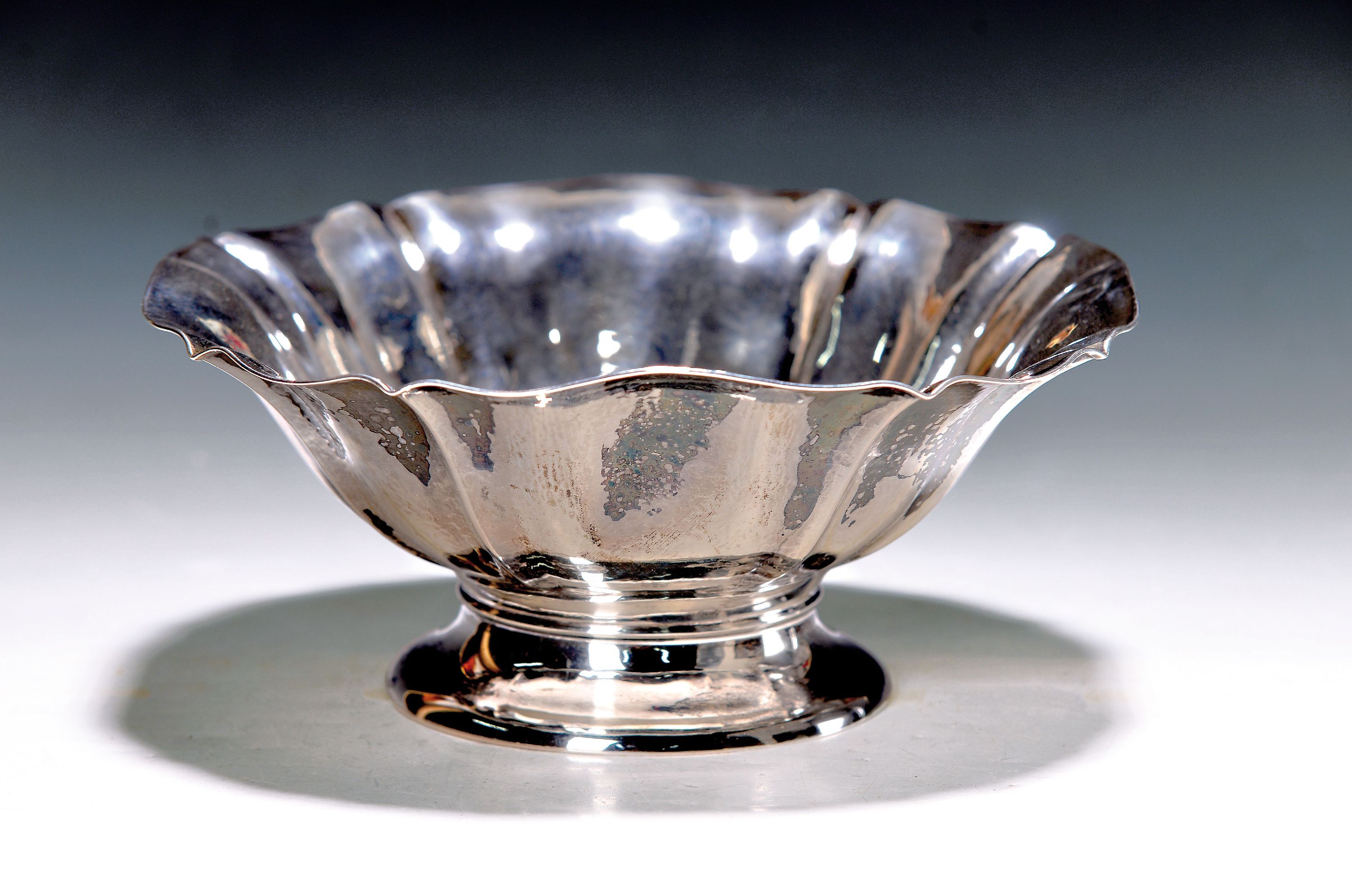 Fußschale in doppelter Vierpassform, Silber, um 1900, CW Müller, 800er Silber, teilweise getrieben, ca. 9 cm, B. ca. 21 cm, l. verbogen, ca. 270 g