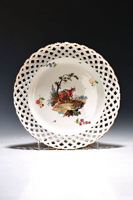 Image Großer Teller, Frankenthal, um 1770/80, Fahne in Durchbrucharbeit, Landschaft mit ...
