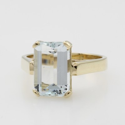 Image Ring mit Aquamarin, GG 585/000, achteckiger Aquam. in Krappenfassung ca. 12x8 mm, RW ca. ...