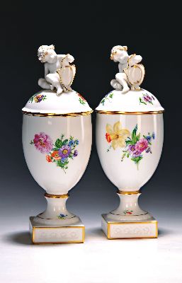 Image 26937021 - Paar Deckelpokale, Royal Copenhagen, 20. Jh., Blumenmalerei, Goldrand, ...