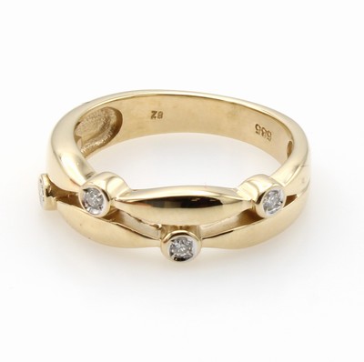 Image 26937028 - Ring mit Brillanten, GG 585/000, 4 Brill. zus. ca. 0.08 ct get.Weiß/lupenrein, RW ...