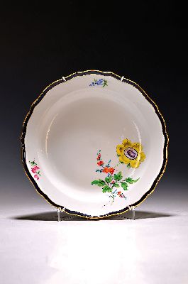 Image 26937029 - Runde Platte, Meissen, 20. Jh., 2. Wahl, Blumenmalerei, blauer Rand, Goldstaffage, D. ...