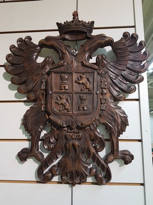 26937051a - Wappenschnitzerei, deutsch, um 1920/30, Holz reich geschnitzt mit doppelköpfigem ...