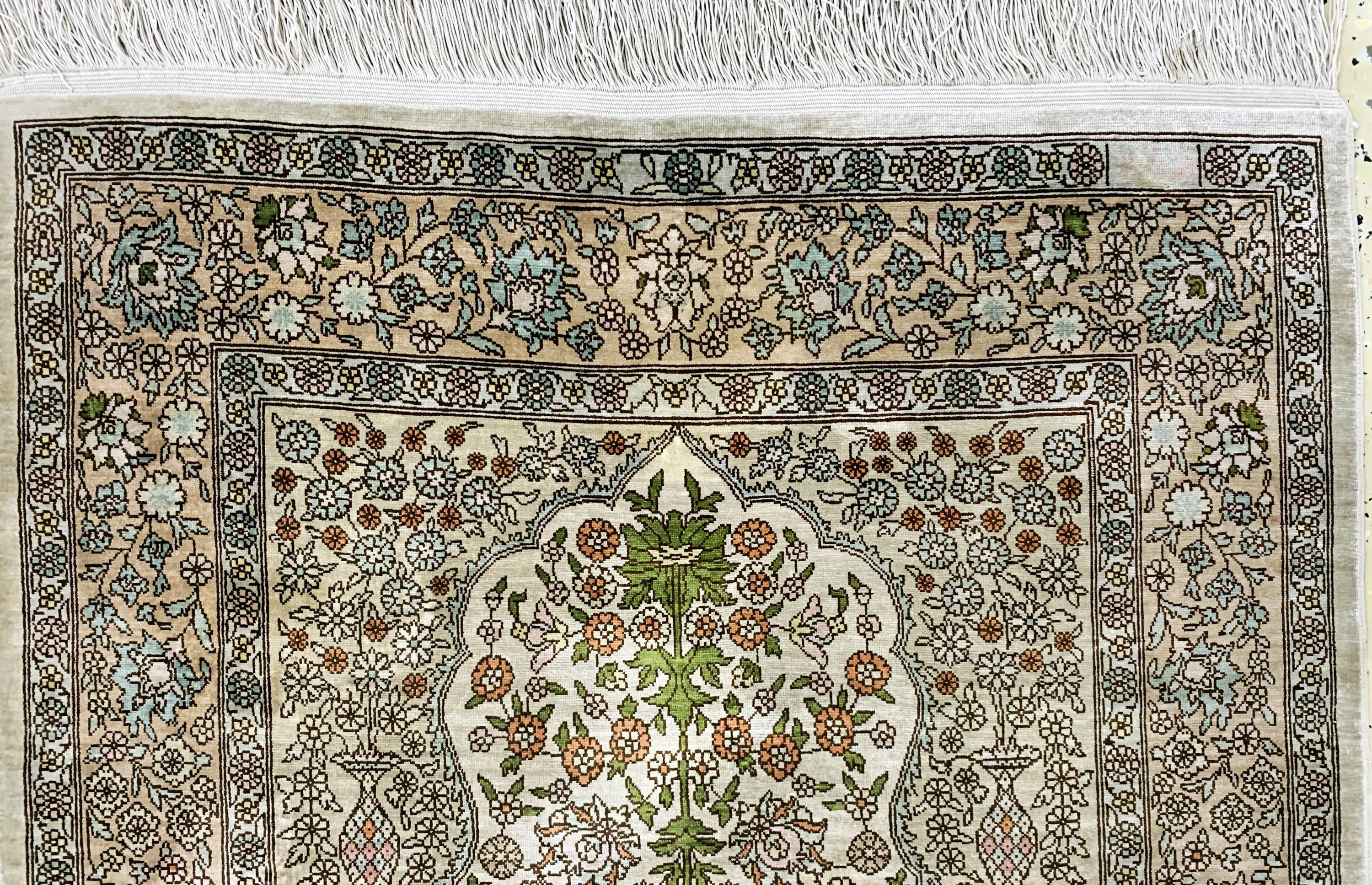 Detail a: Hereke Seide fein sign., Türkei, Mitte 20.Jhd., reine Naturseide, ca. 112 x 72 cm, ca. 1,0 Mio. Kn/qm, EHZ: 2