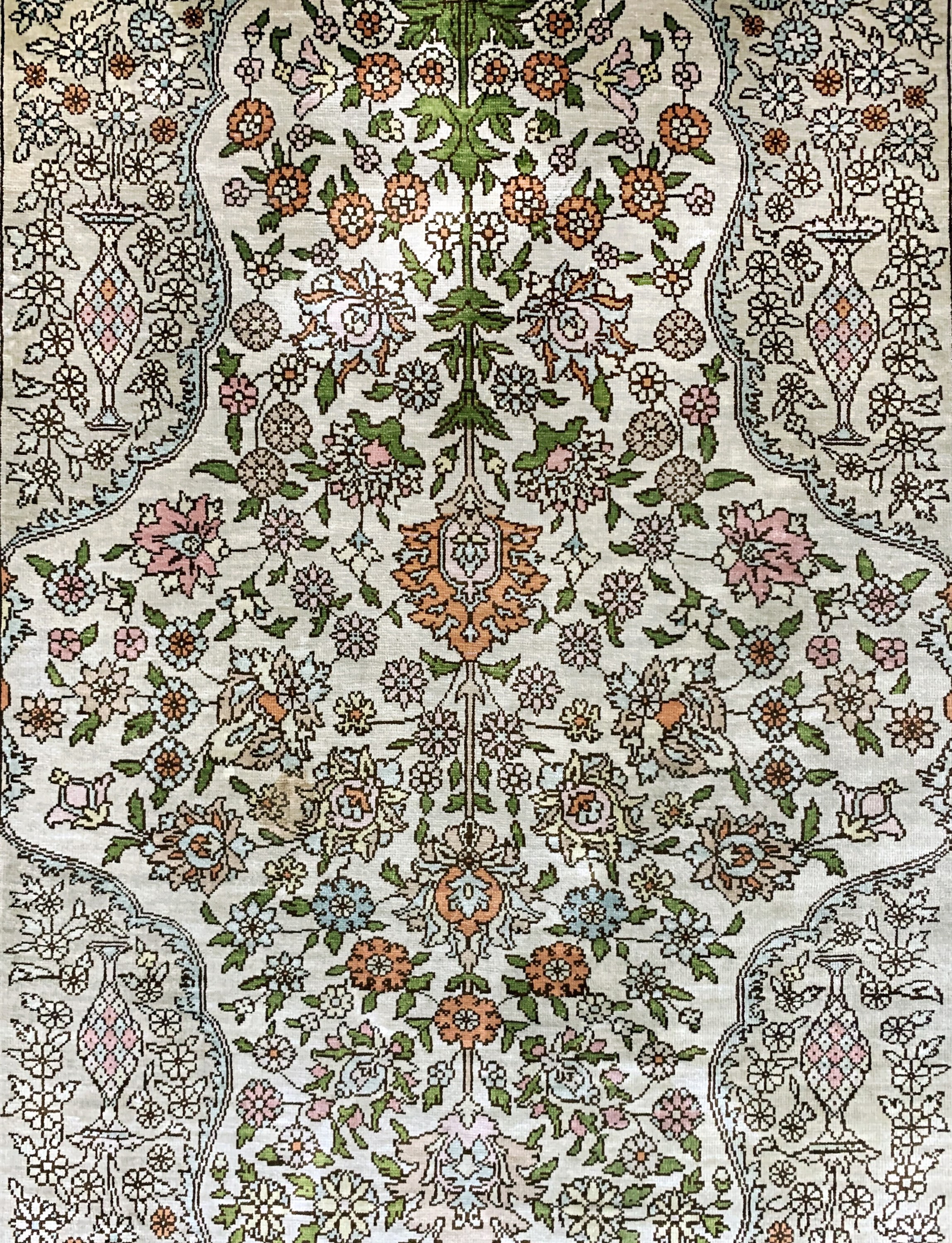 Detail b: Hereke Seide fein sign., Türkei, Mitte 20.Jhd., reine Naturseide, ca. 112 x 72 cm, ca. 1,0 Mio. Kn/qm, EHZ: 2