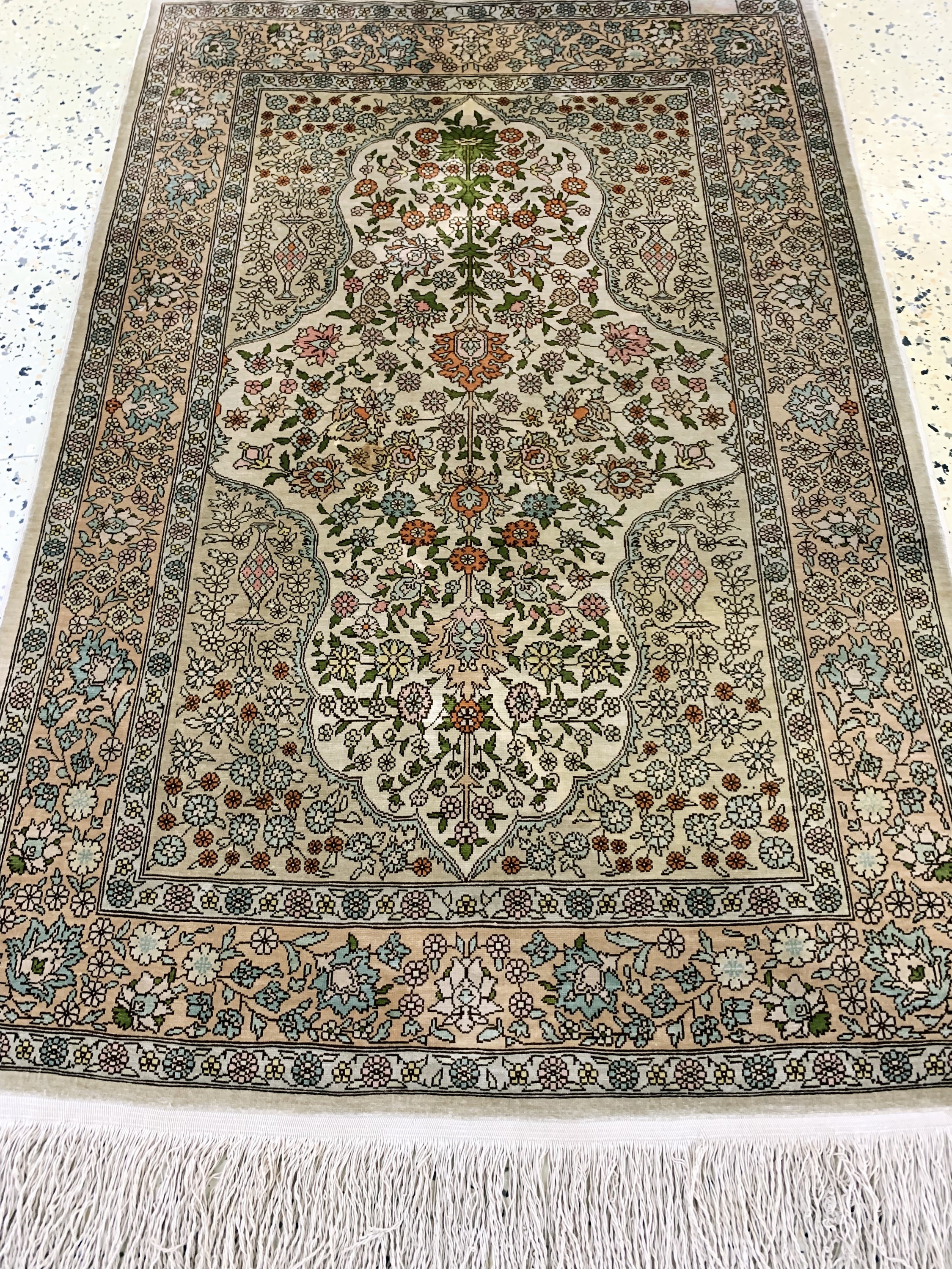 Detail d: Hereke Seide fein sign., Türkei, Mitte 20.Jhd., reine Naturseide, ca. 112 x 72 cm, ca. 1,0 Mio. Kn/qm, EHZ: 2