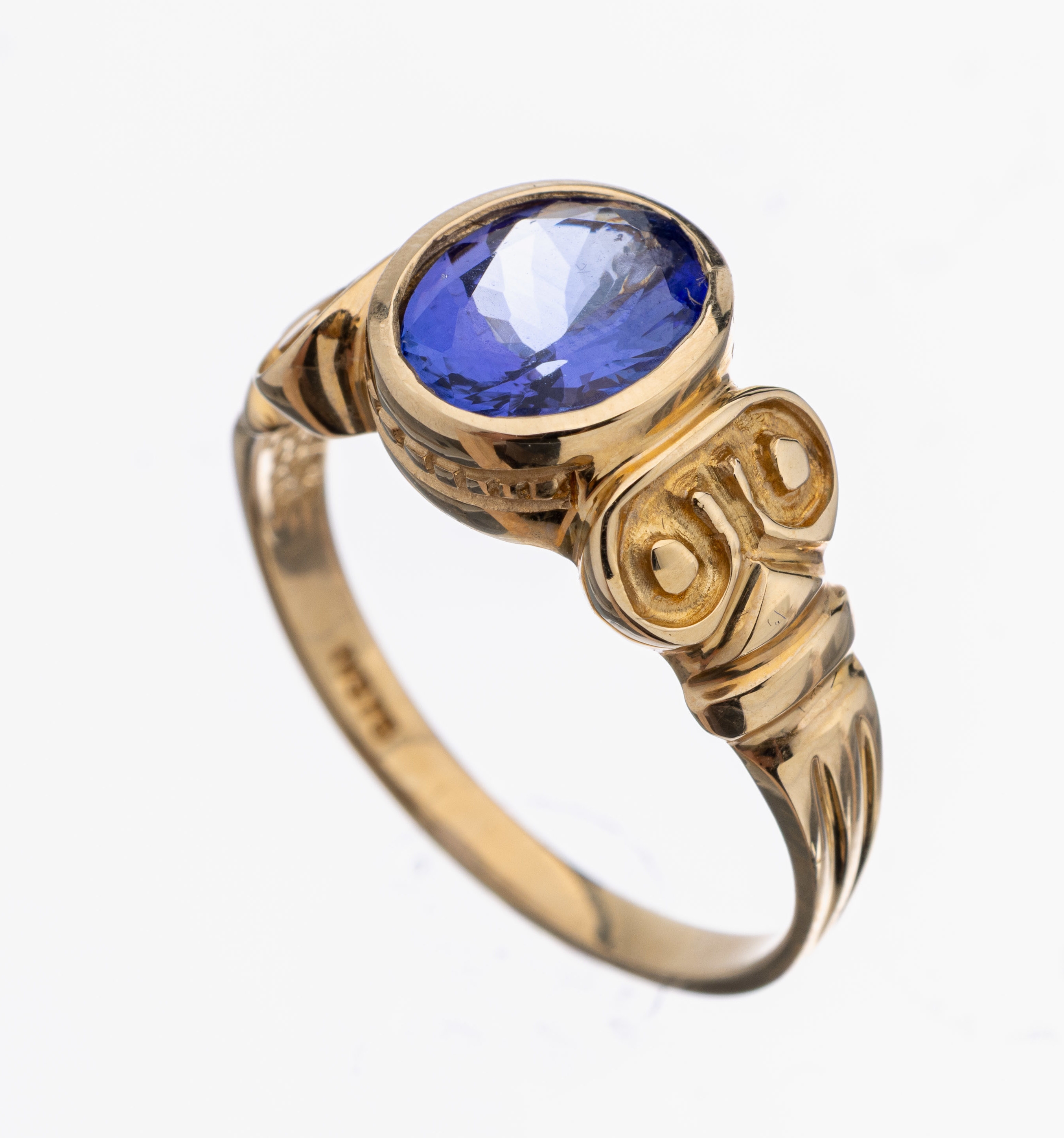 9 kt Gold Tansanit-Ring, GG 375/000, oval- facett. Tansanit ca. 1.80 ct, Ringschultern geschwungen, RW 60, ca. 3.9 g, Meistermarke Harry Ivens