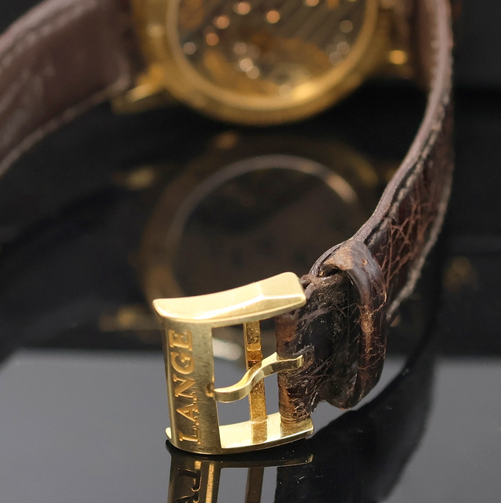 Detail b: A. LANGE & SÖHNE Saxonia Armbanduhr mit Großdatum in GG 750/000 Referenz 105.021, Deutschland um 1996, Handaufzug, beids. vergl. Geh., Boden 6-fach ...
