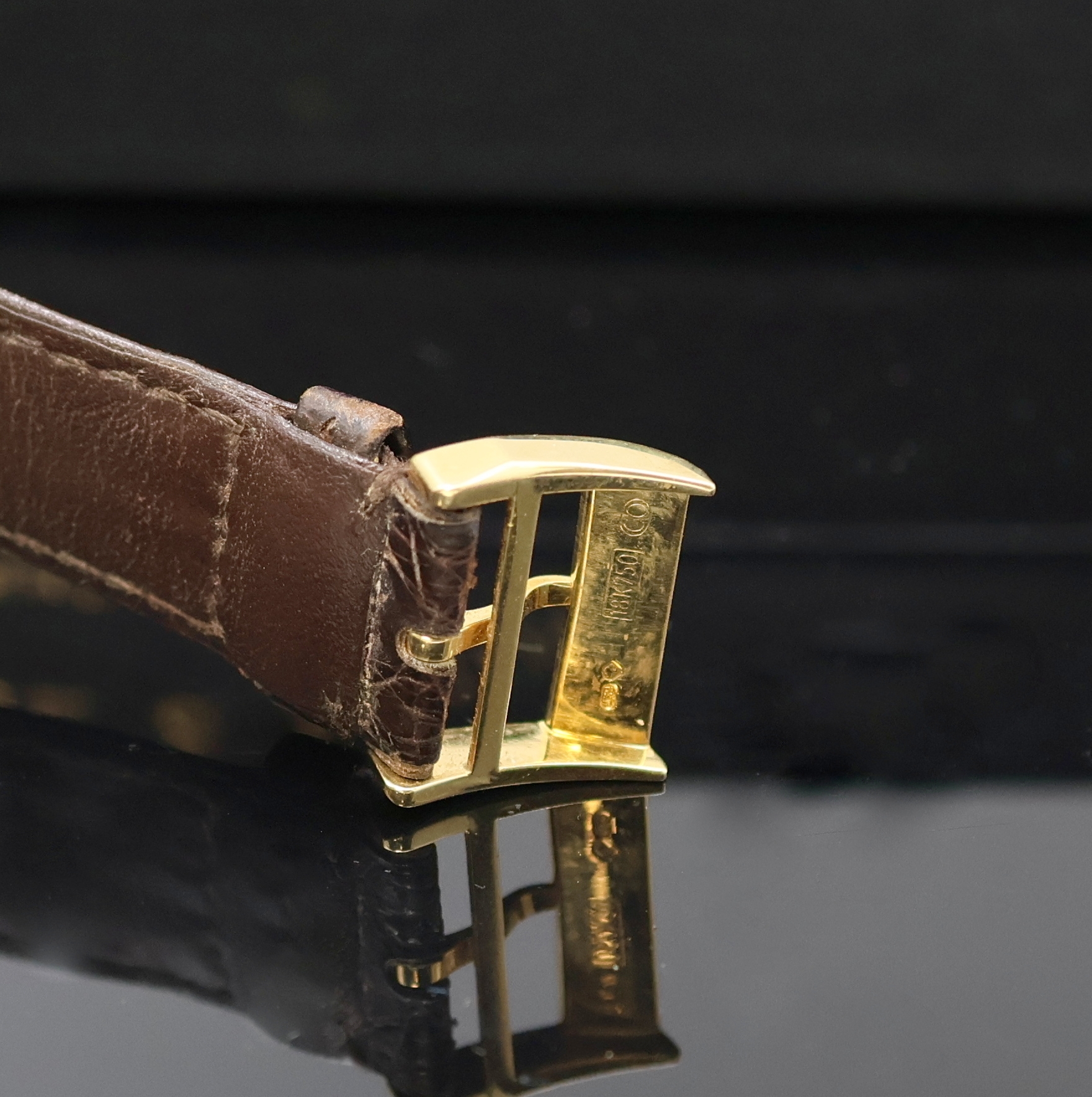 Detail c: A. LANGE & SÖHNE Saxonia Armbanduhr mit Großdatum in GG 750/000 Referenz 105.021, Deutschland um 1996, Handaufzug, beids. vergl. Geh., Boden 6-fach ...