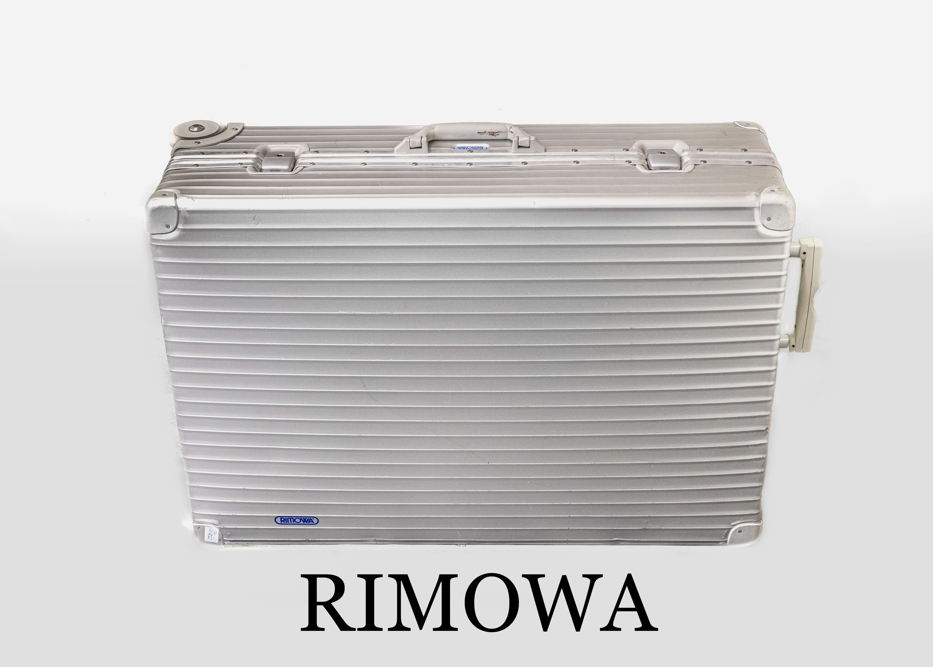 RIMOWA Aluminiumkoffer, Classic Flight Multiwheel, zeitloses Design, gebürstete Alu-Ecken, 4 leicht gleitende Multiwheel- Rollen, 2-armiges ...