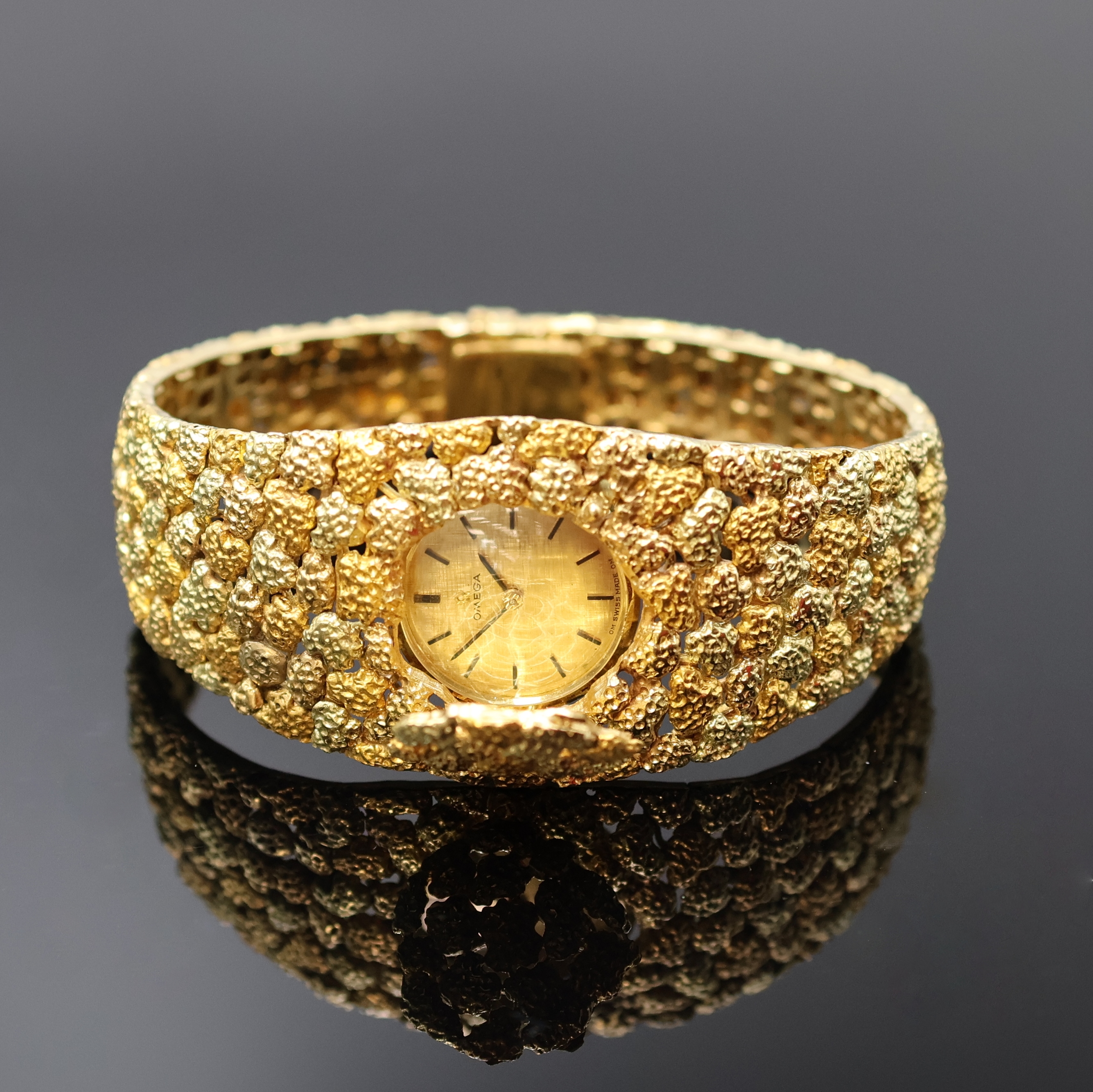Omega extrem seltene und feine Damenarmbanduhr Rocaille d´Or designed vom Genfer Juwelier Gilbert Albert Referenz 711.1038, Schweiz um 1968, feines, ...