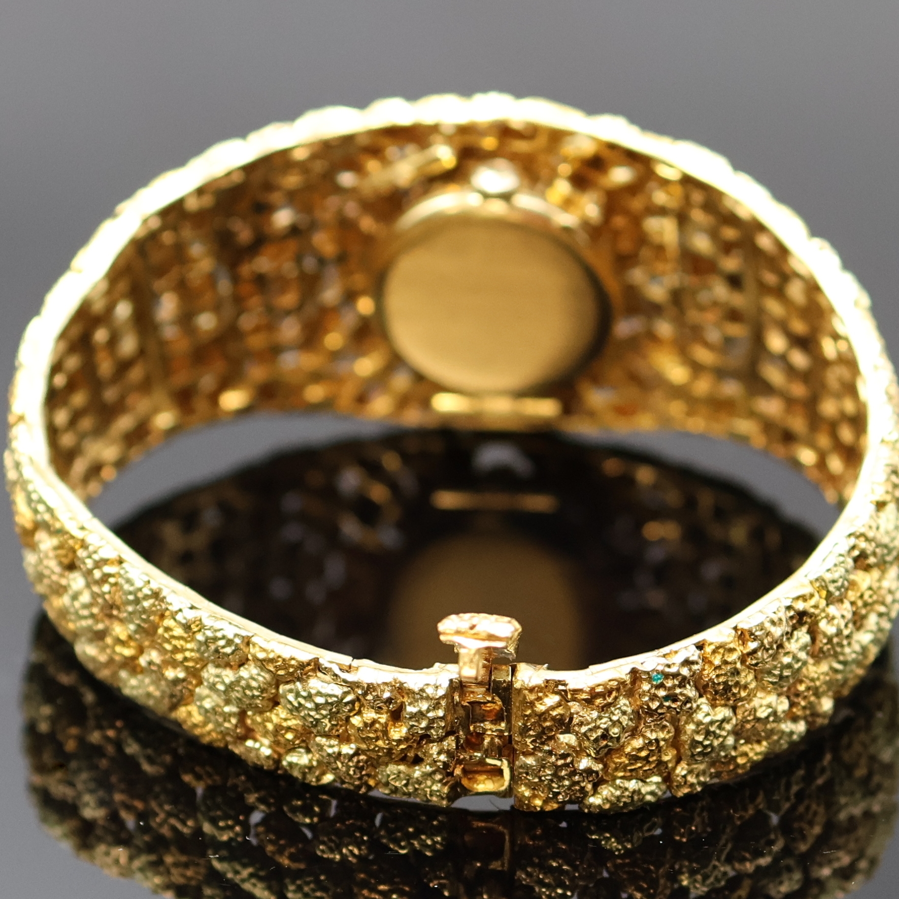 Detail d: Omega extrem seltene und feine Damenarmbanduhr Rocaille d´Or designed vom Genfer Juwelier Gilbert Albert Referenz 711.1038, Schweiz um 1968, feines, ...