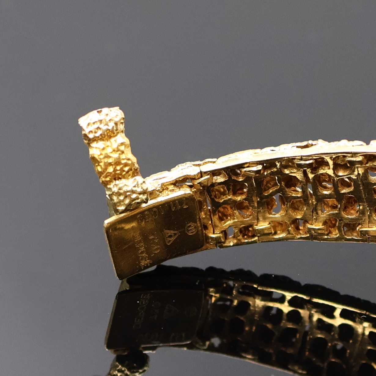 Detail e: Omega extrem seltene und feine Damenarmbanduhr Rocaille d´Or designed vom Genfer Juwelier Gilbert Albert Referenz 711.1038, Schweiz um 1968, feines, ...