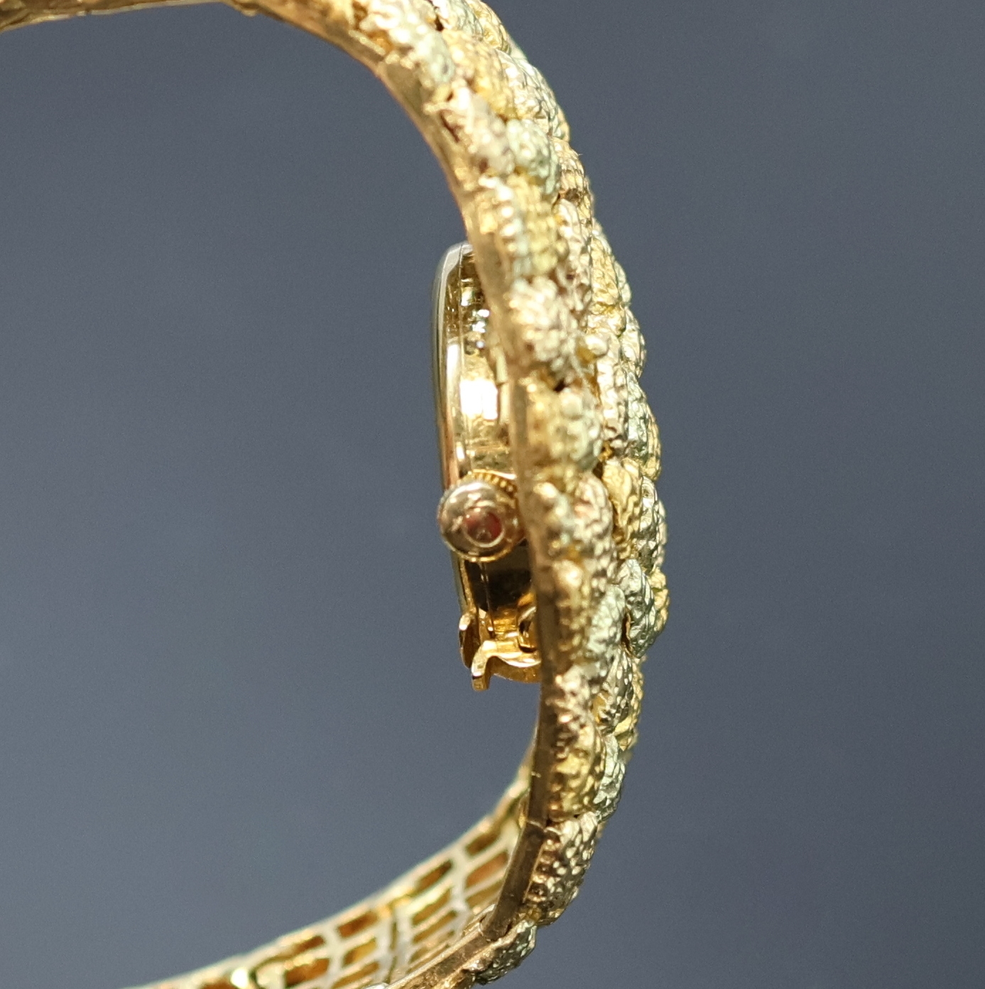 Detail f: Omega extrem seltene und feine Damenarmbanduhr Rocaille d´Or designed vom Genfer Juwelier Gilbert Albert Referenz 711.1038, Schweiz um 1968, feines, ...