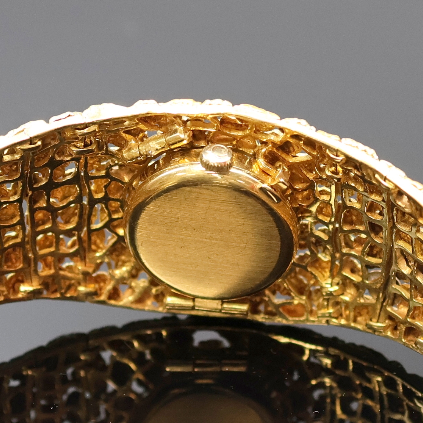 Detail g: Omega extrem seltene und feine Damenarmbanduhr Rocaille d´Or designed vom Genfer Juwelier Gilbert Albert Referenz 711.1038, Schweiz um 1968, feines, ...